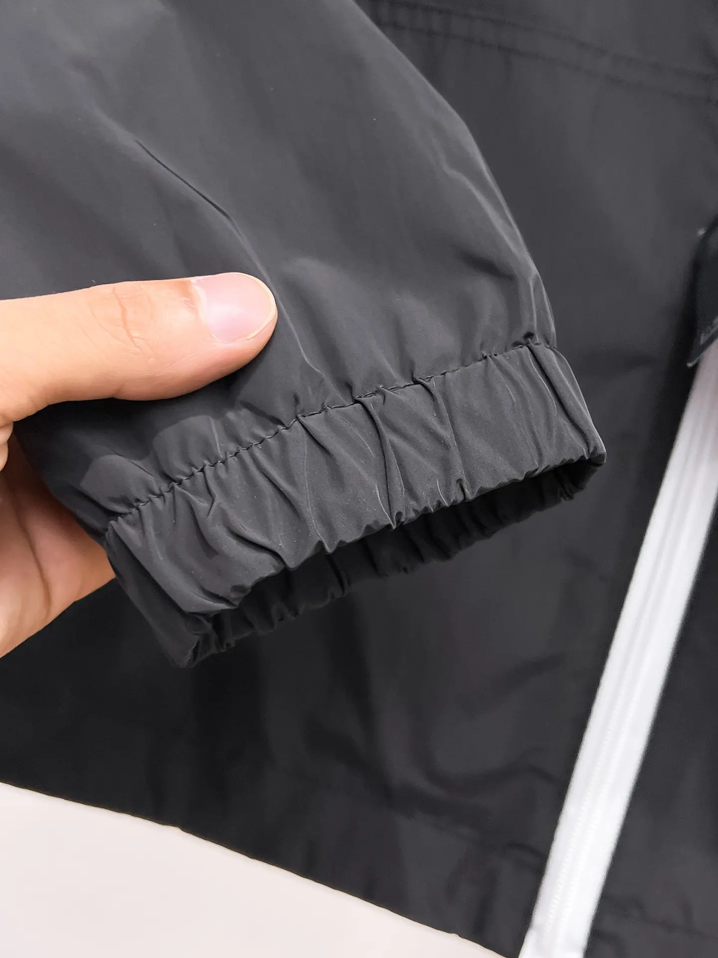 Logo-Appliquéd Hooded Shell Jacket D33014356 — view 12