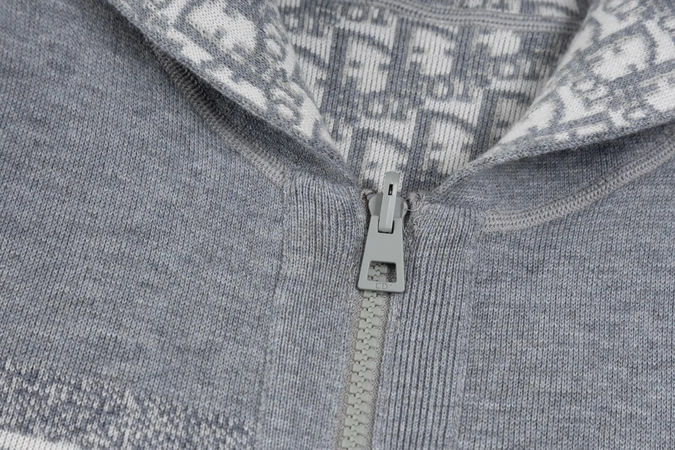Oblique Reversible Cashmere-Blend Zip-Up Hoodie D33021213 — view 4