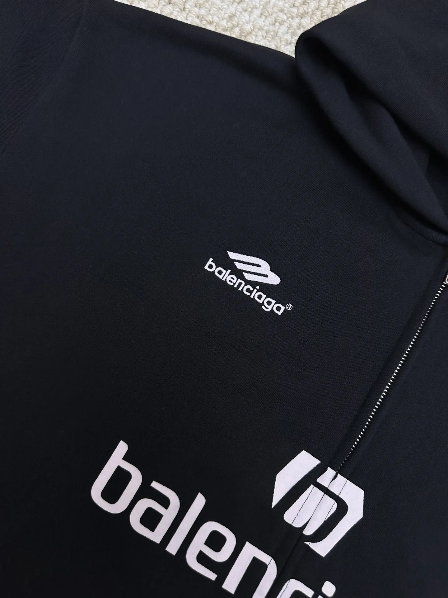 Logo-Print Oversized Zip-Up Hoodie D33519109 — view 4