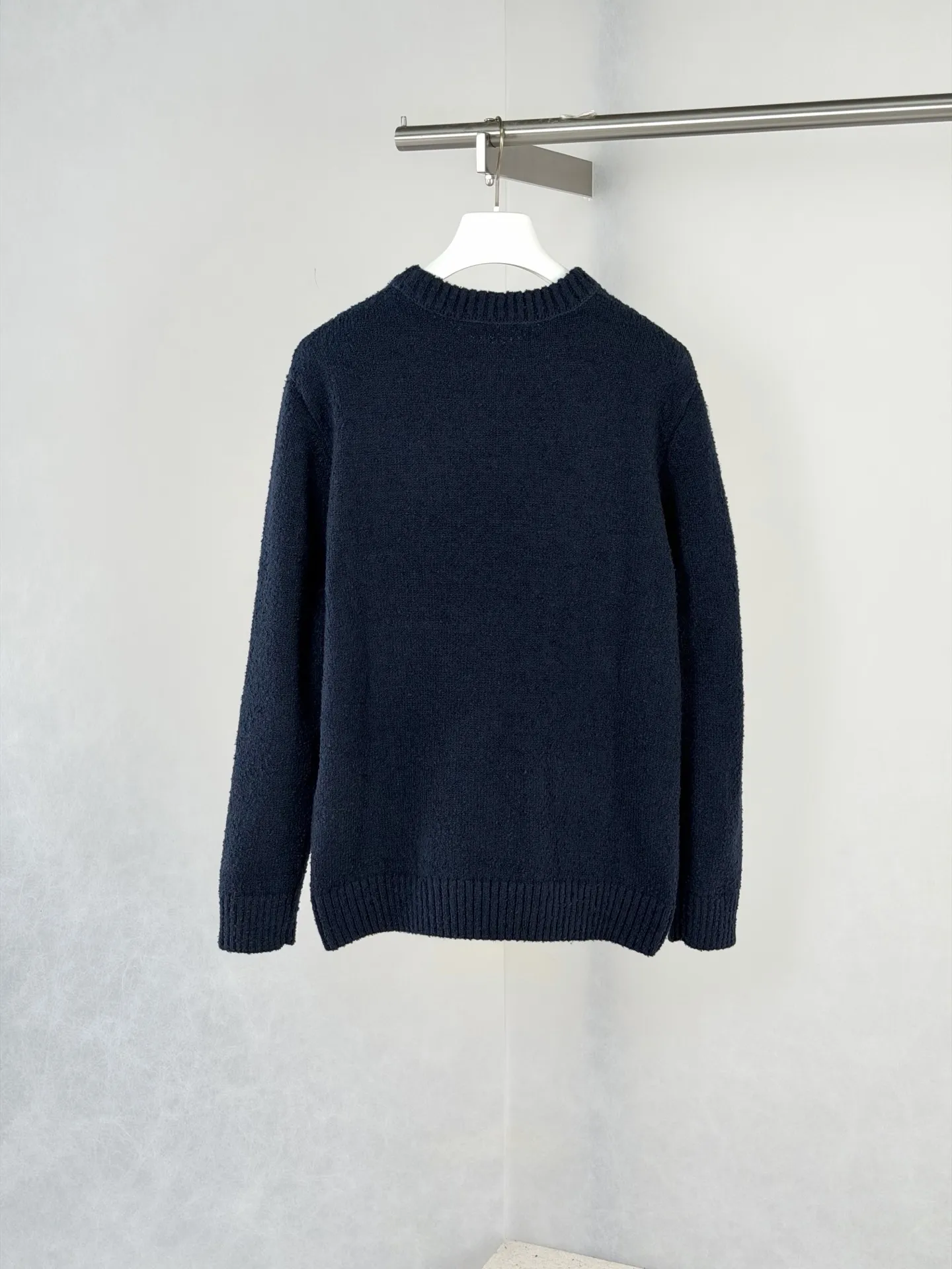 Script Logo Bouclé Knit Crew-Neck Sweater D33520669 — view 2