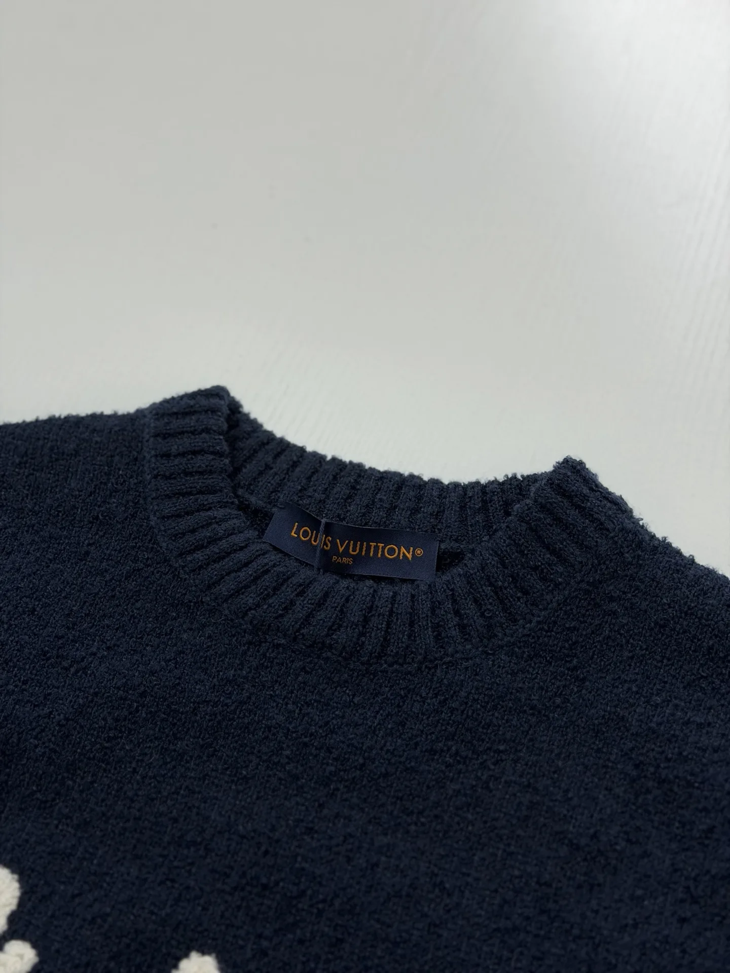 Script Logo Bouclé Knit Crew-Neck Sweater D33520669 — view 4