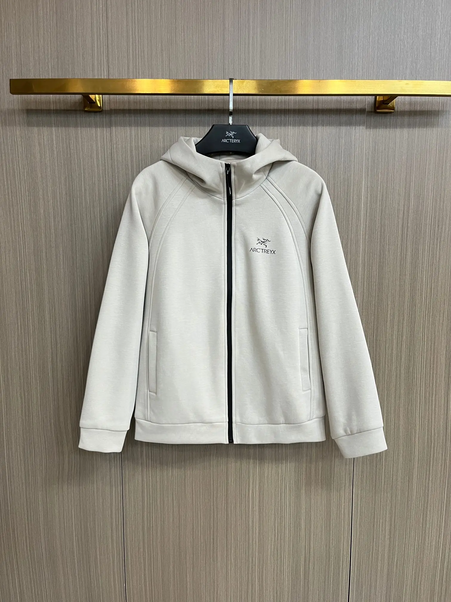 Logo-Embroidered Hooded Softshell Jacket D34014318