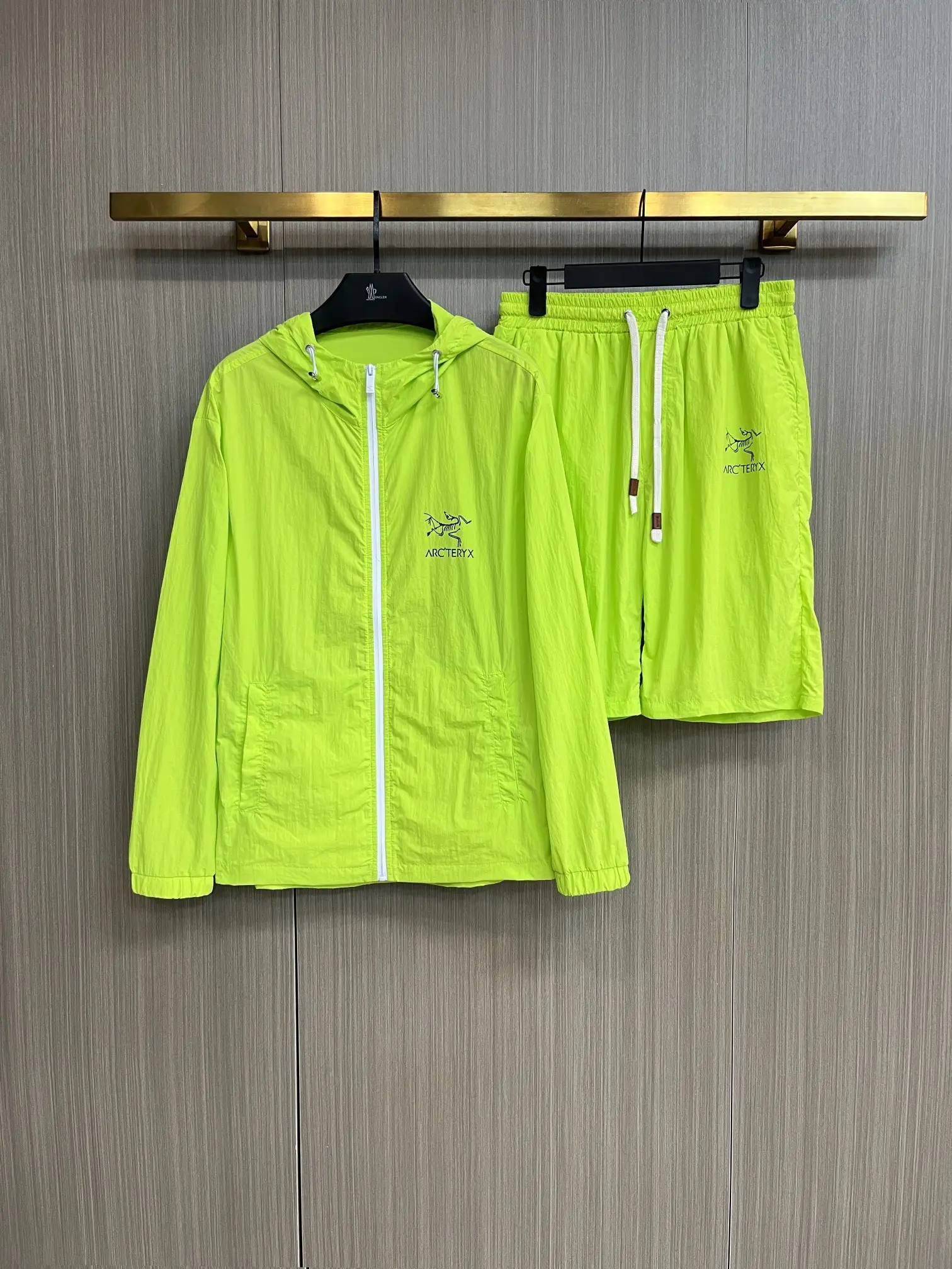 Hooded Windbreaker and Shorts Performance Set D34014560