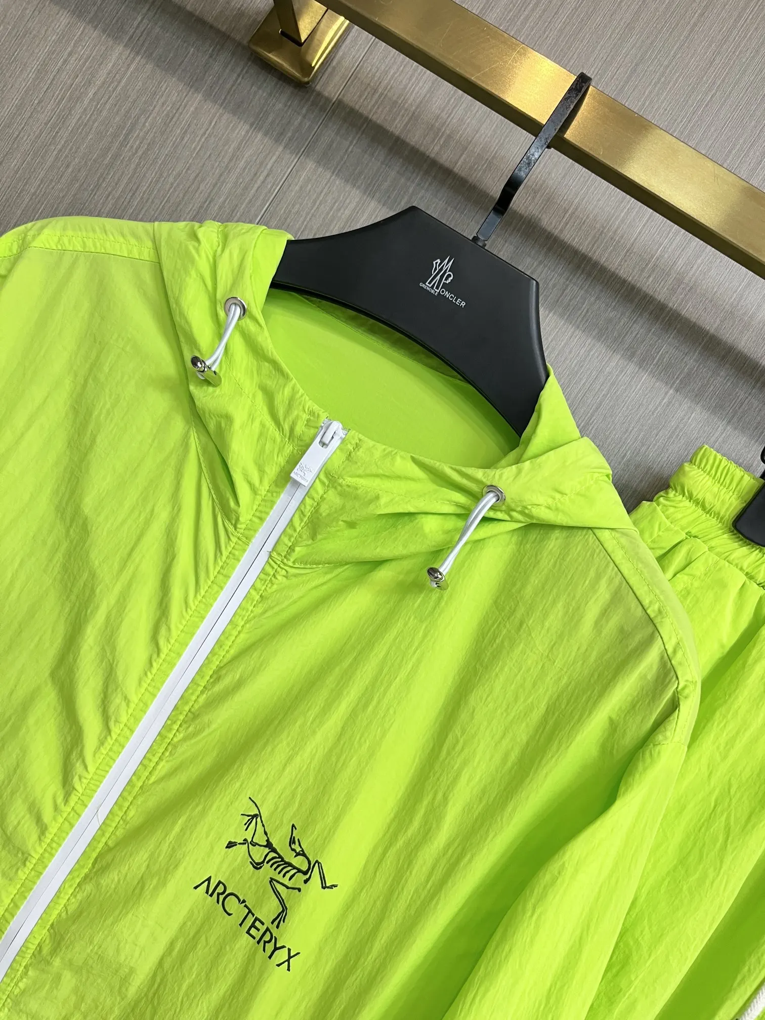 Hooded Windbreaker and Shorts Performance Set D34014560 — view 10