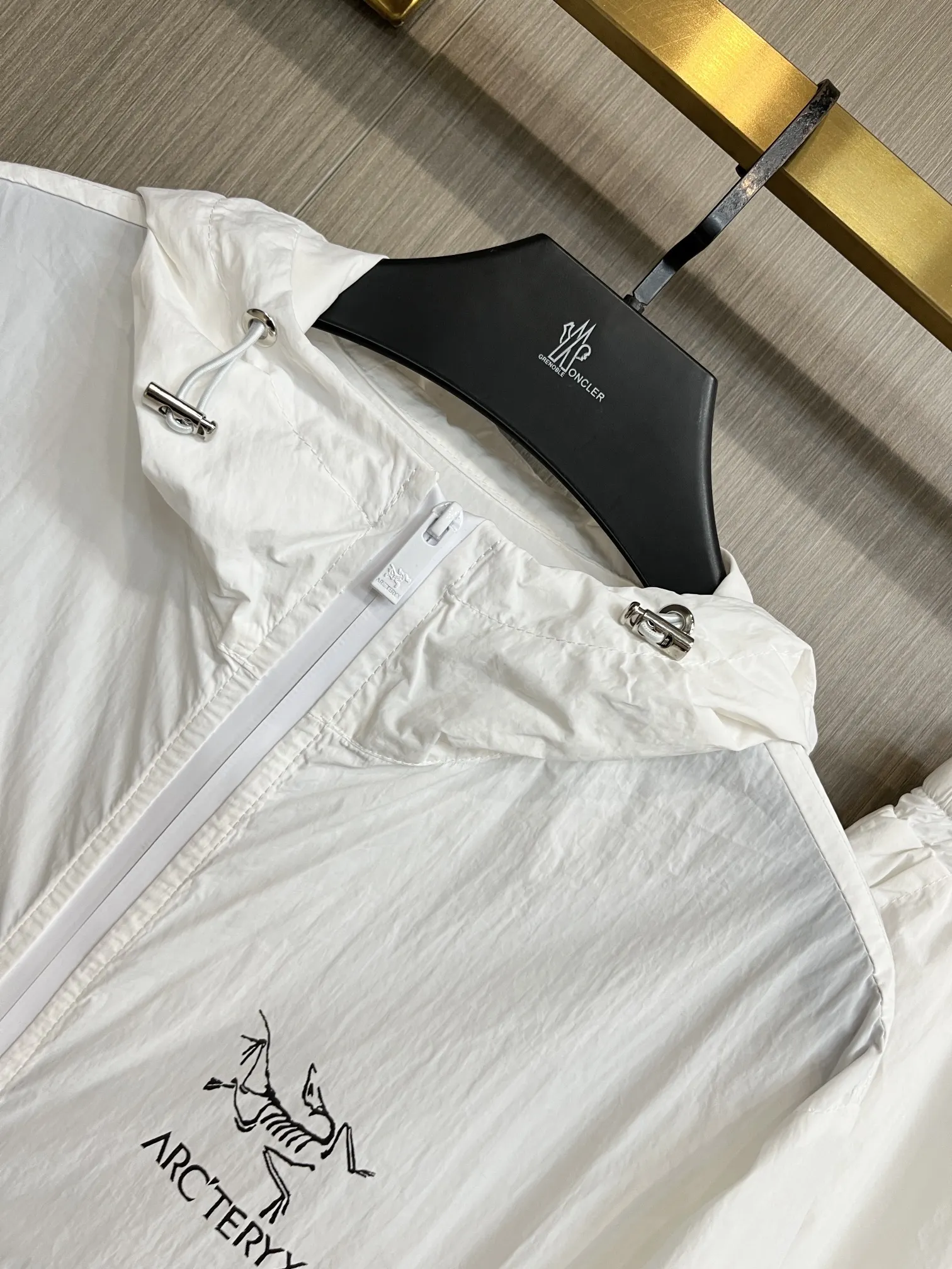 Logo-Print Hooded Windbreaker and Shorts Set D34014553 — view 10