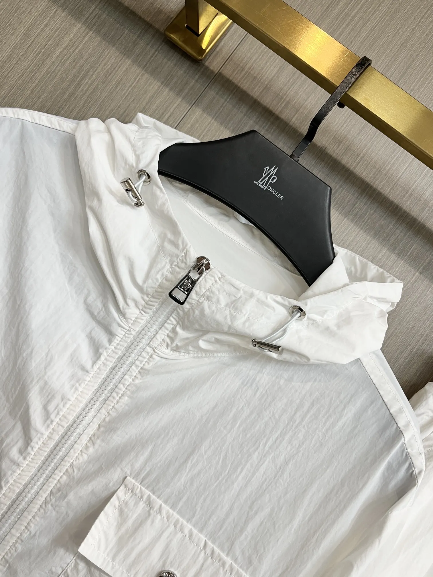 Hooded Windbreaker and Shorts Two-Piece Set D34014555 — view 5