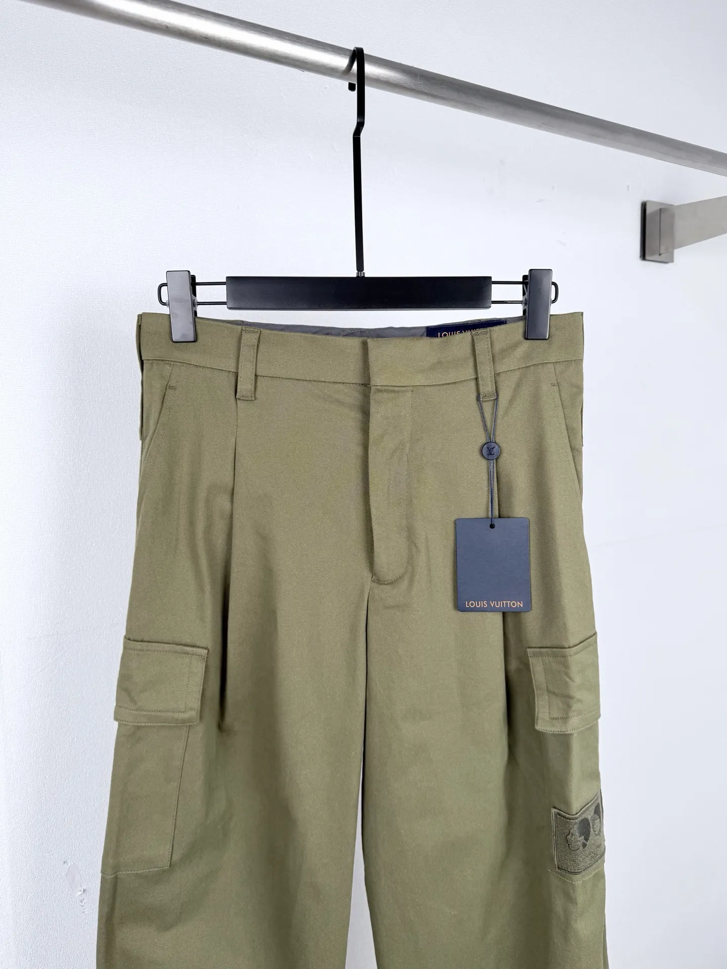Embroidered Logo Cotton-Blend Cargo Trousers D35020000 — view 2