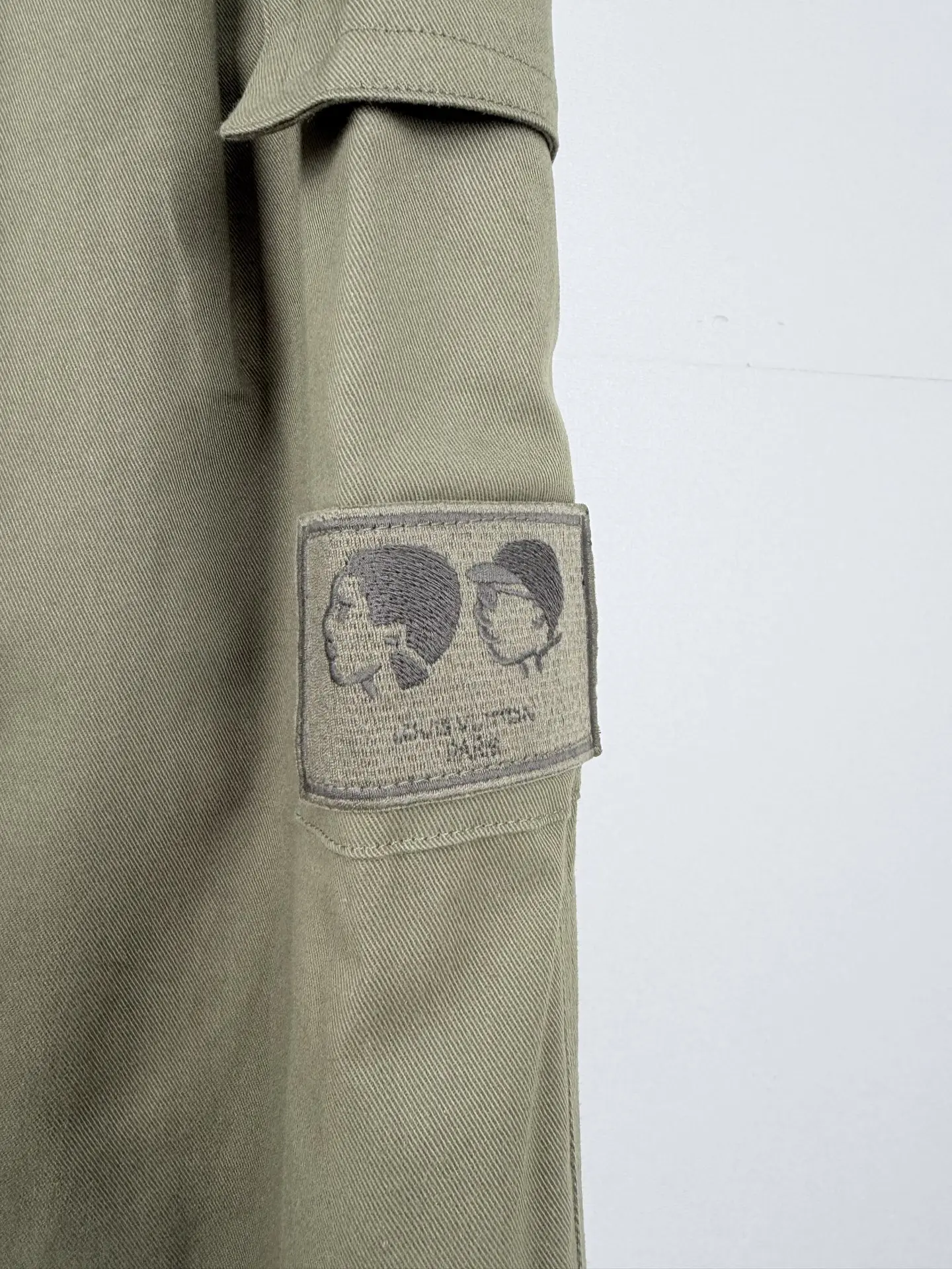 Embroidered Logo Cotton-Blend Cargo Trousers D35020000 — view 7