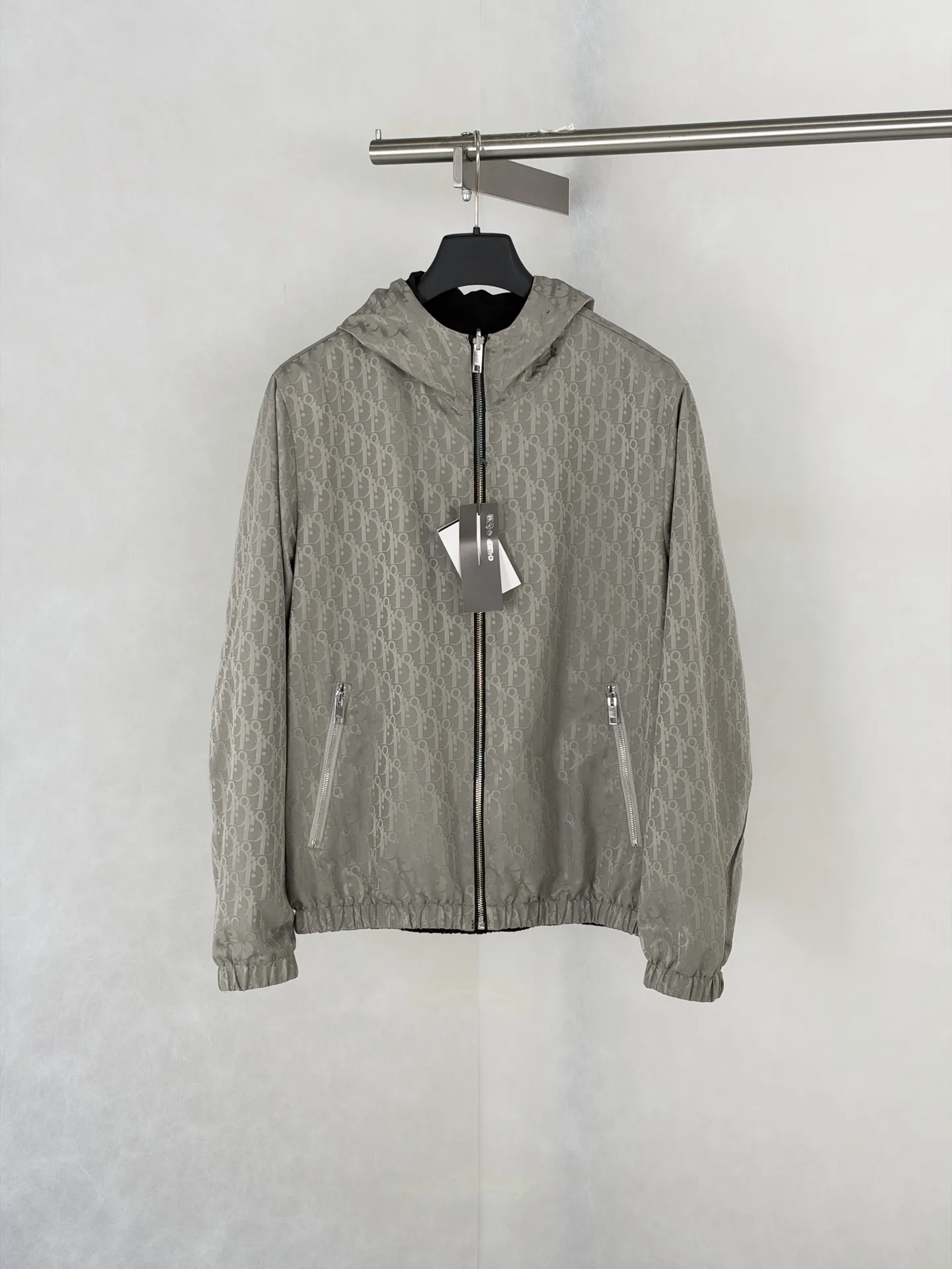 Oblique Jacquard Reversible Hooded Jacket D35519174