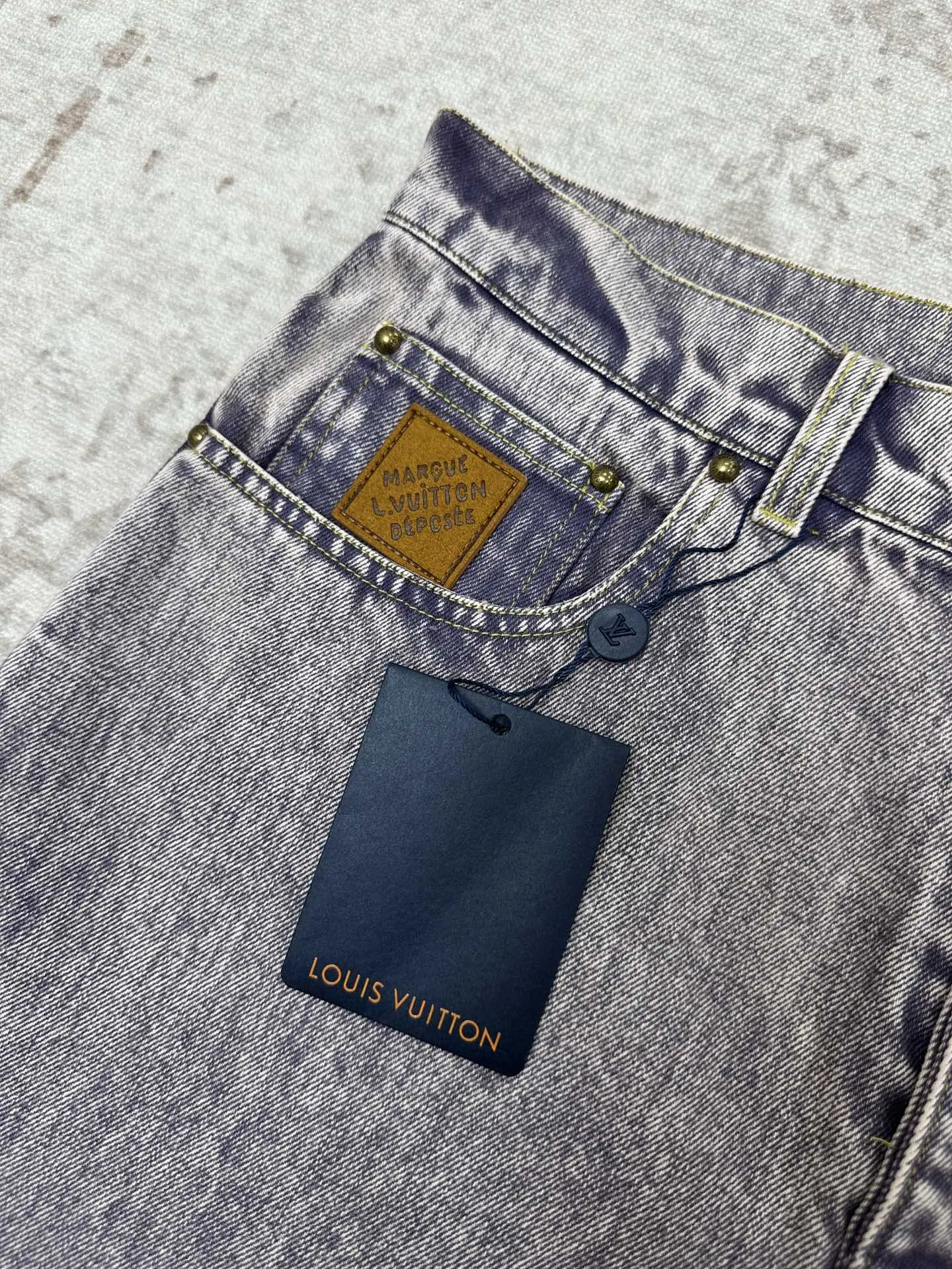 Acid-Wash Straight-Leg Jeans D36013965 — view 3