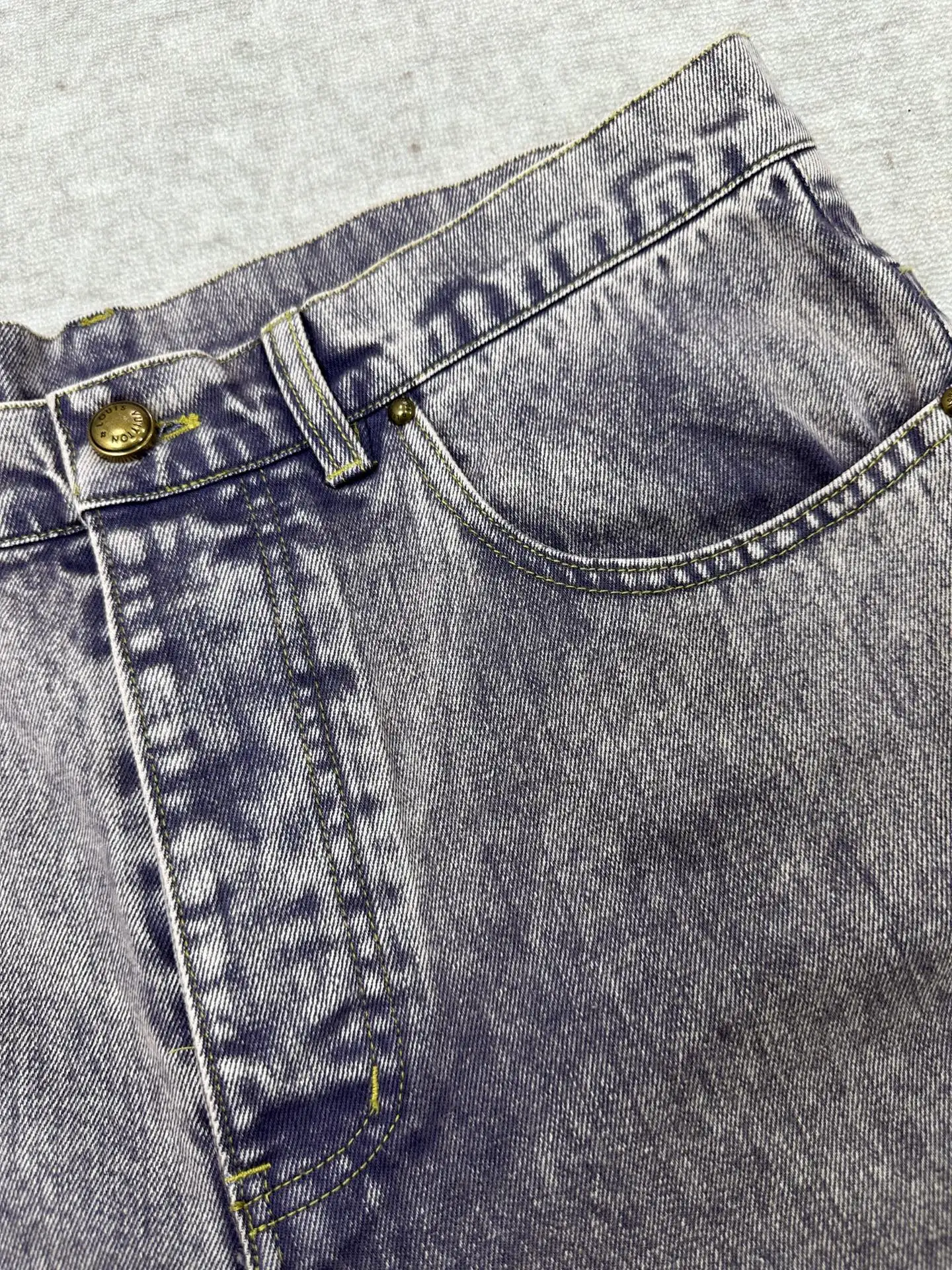 Acid-Wash Straight-Leg Jeans D36013965 — view 4