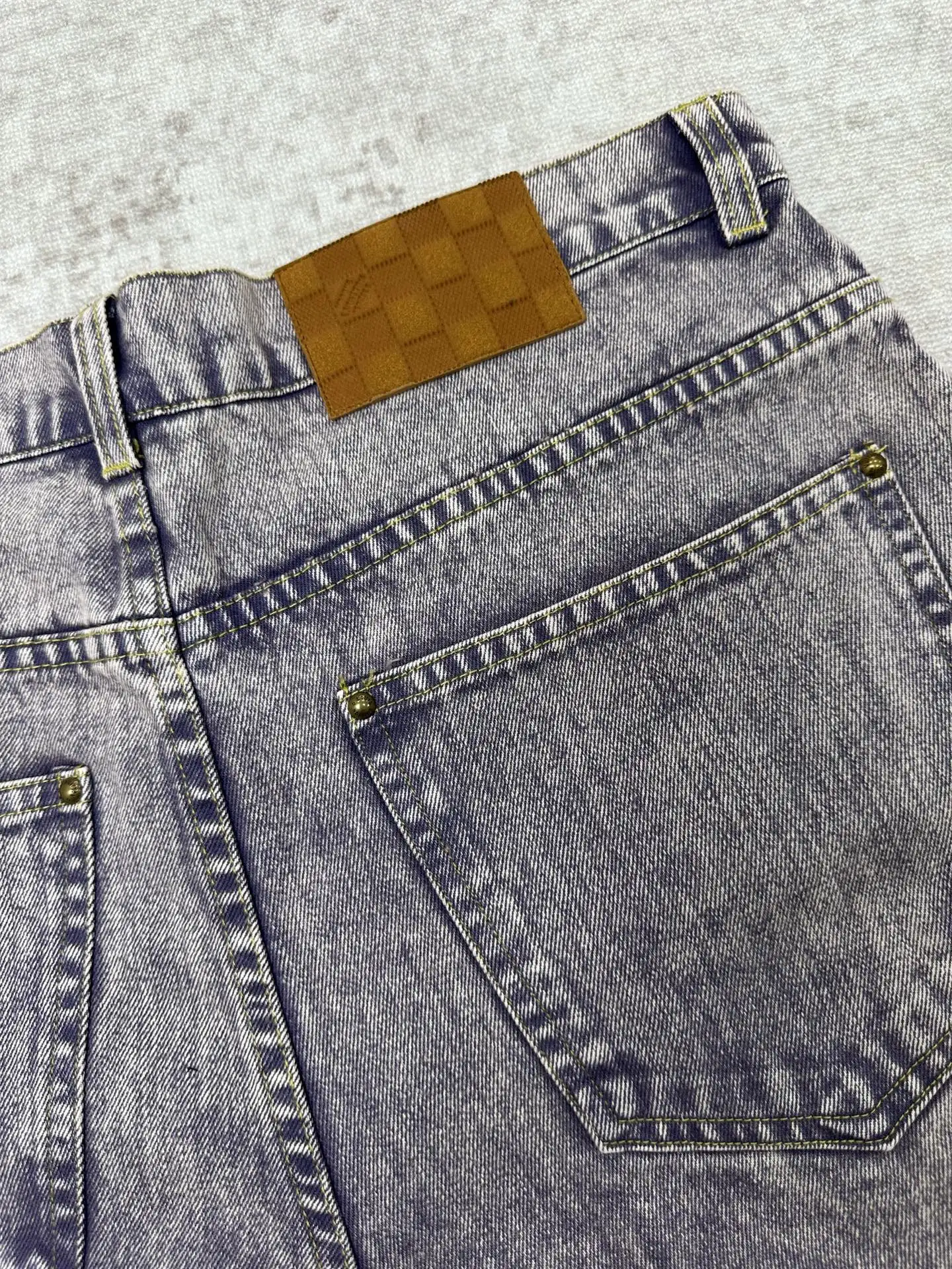 Acid-Wash Straight-Leg Jeans D36013965 — view 7