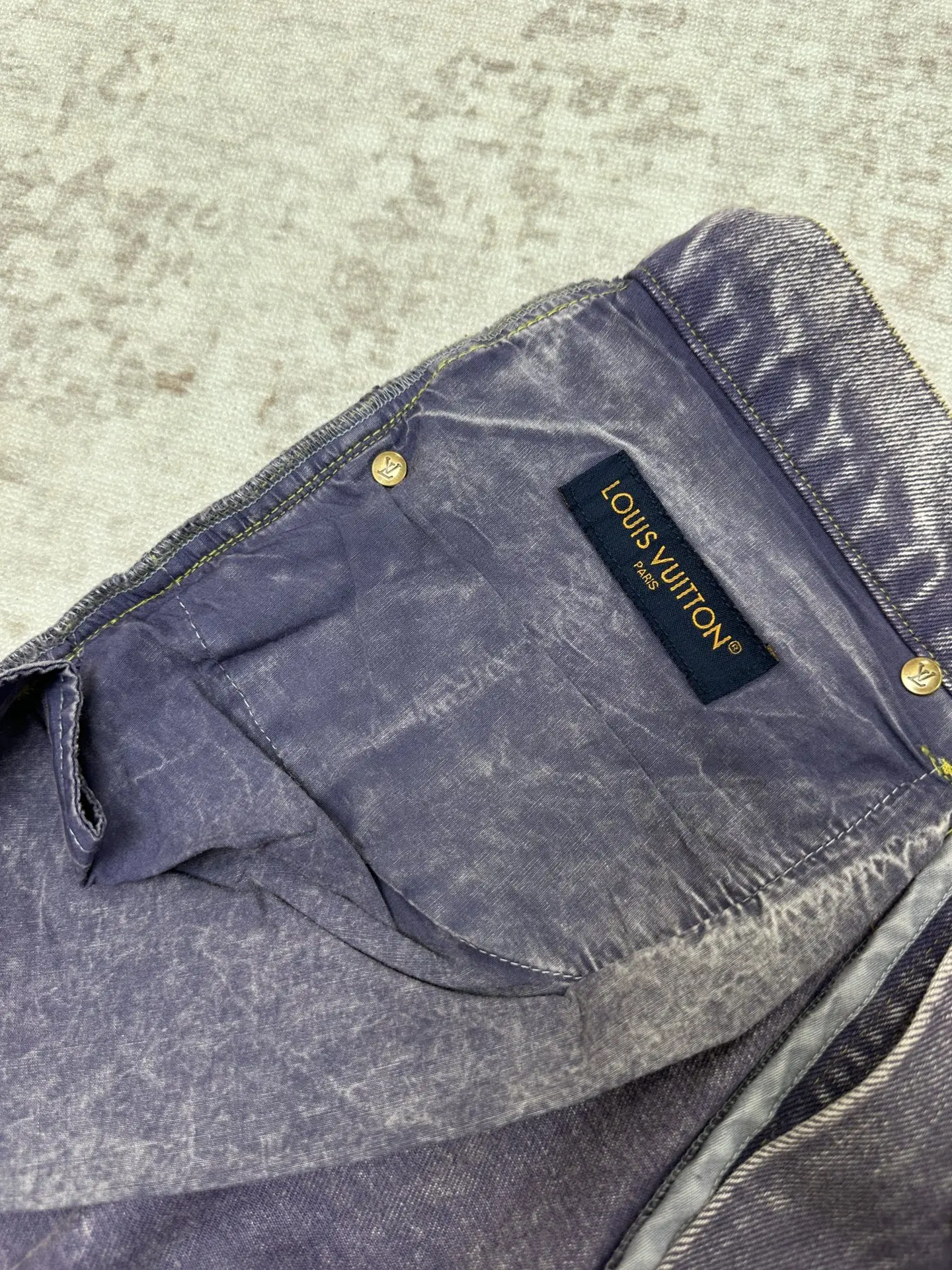 Acid-Wash Straight-Leg Jeans D36013965 — view 8
