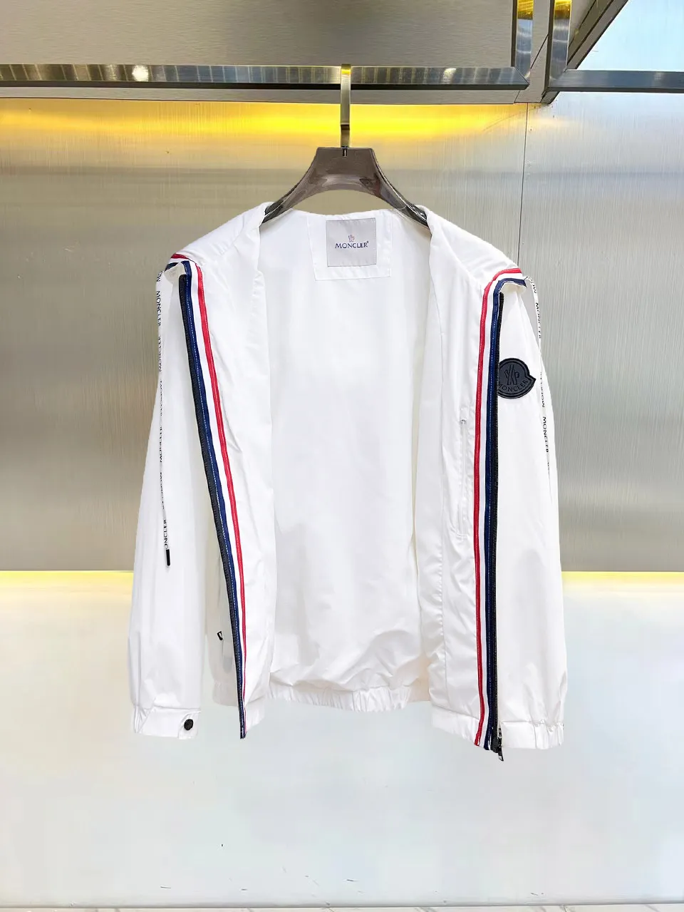 Logo-Patch Hooded Windbreaker Jacket D37014672 — view 3