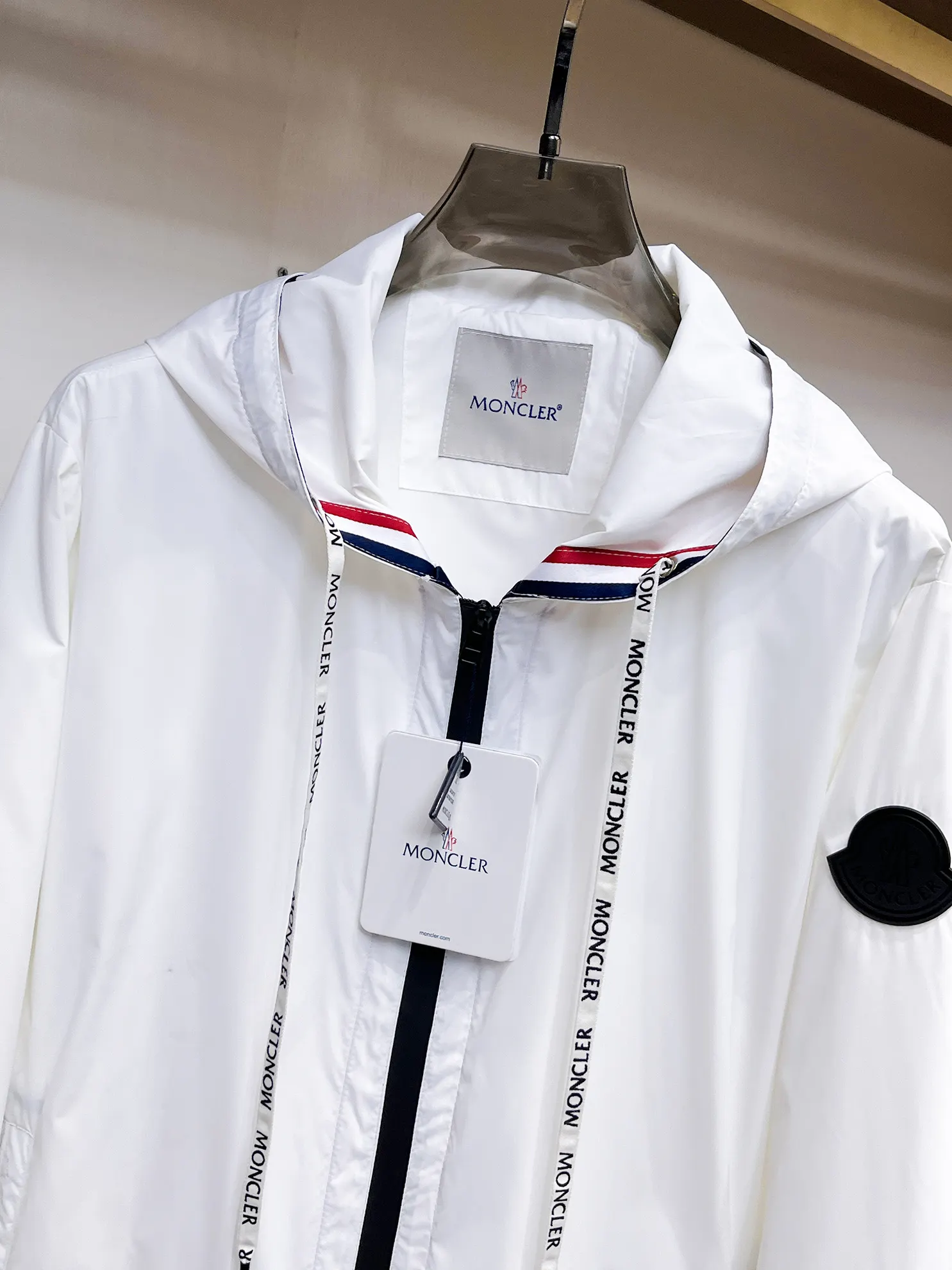 Logo-Patch Hooded Windbreaker Jacket D37014672 — view 4