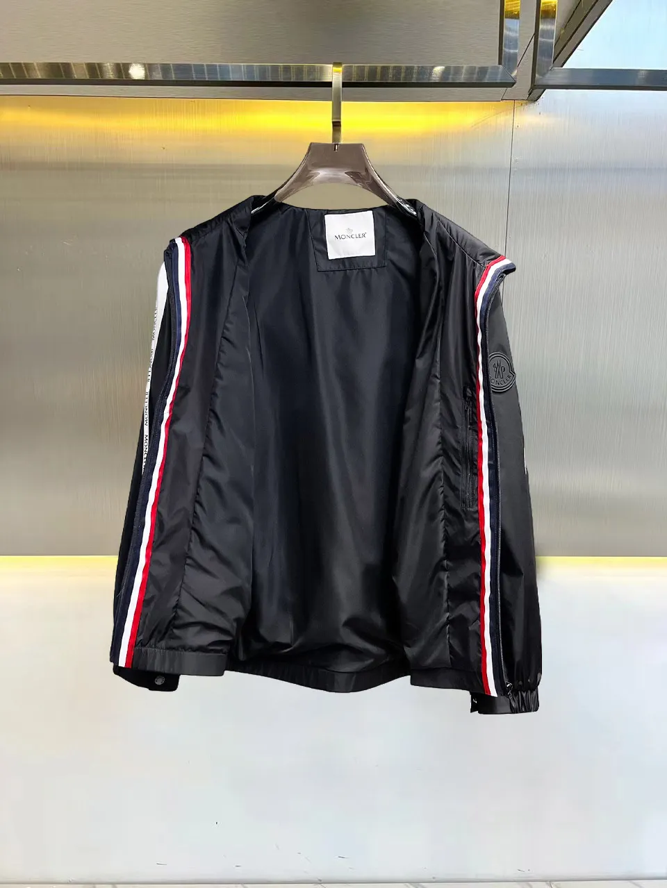 Logo-Patch Hooded Windbreaker Jacket D37014673 — view 3