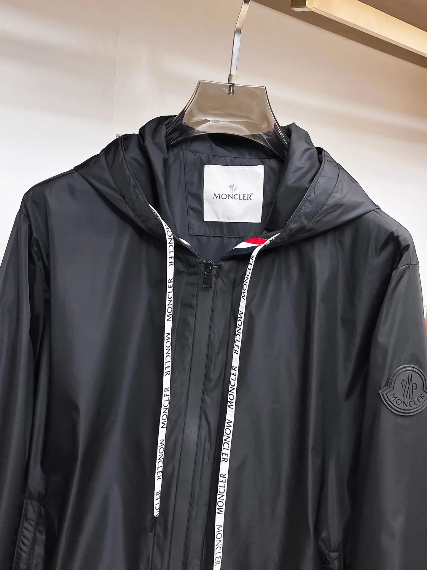 Logo-Patch Hooded Windbreaker Jacket D37014673 — view 4