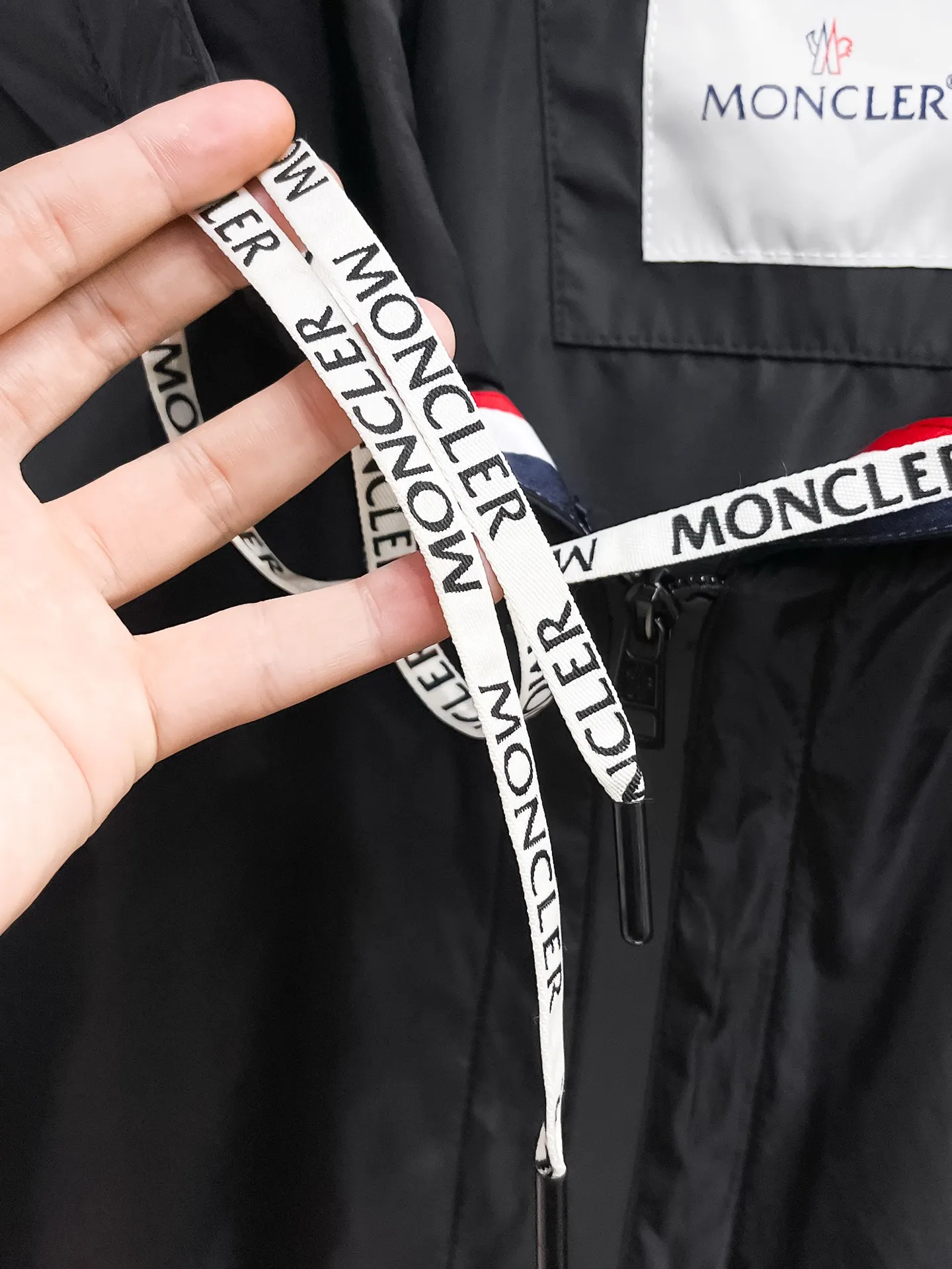 Logo-Patch Hooded Windbreaker Jacket D37014673 — view 6