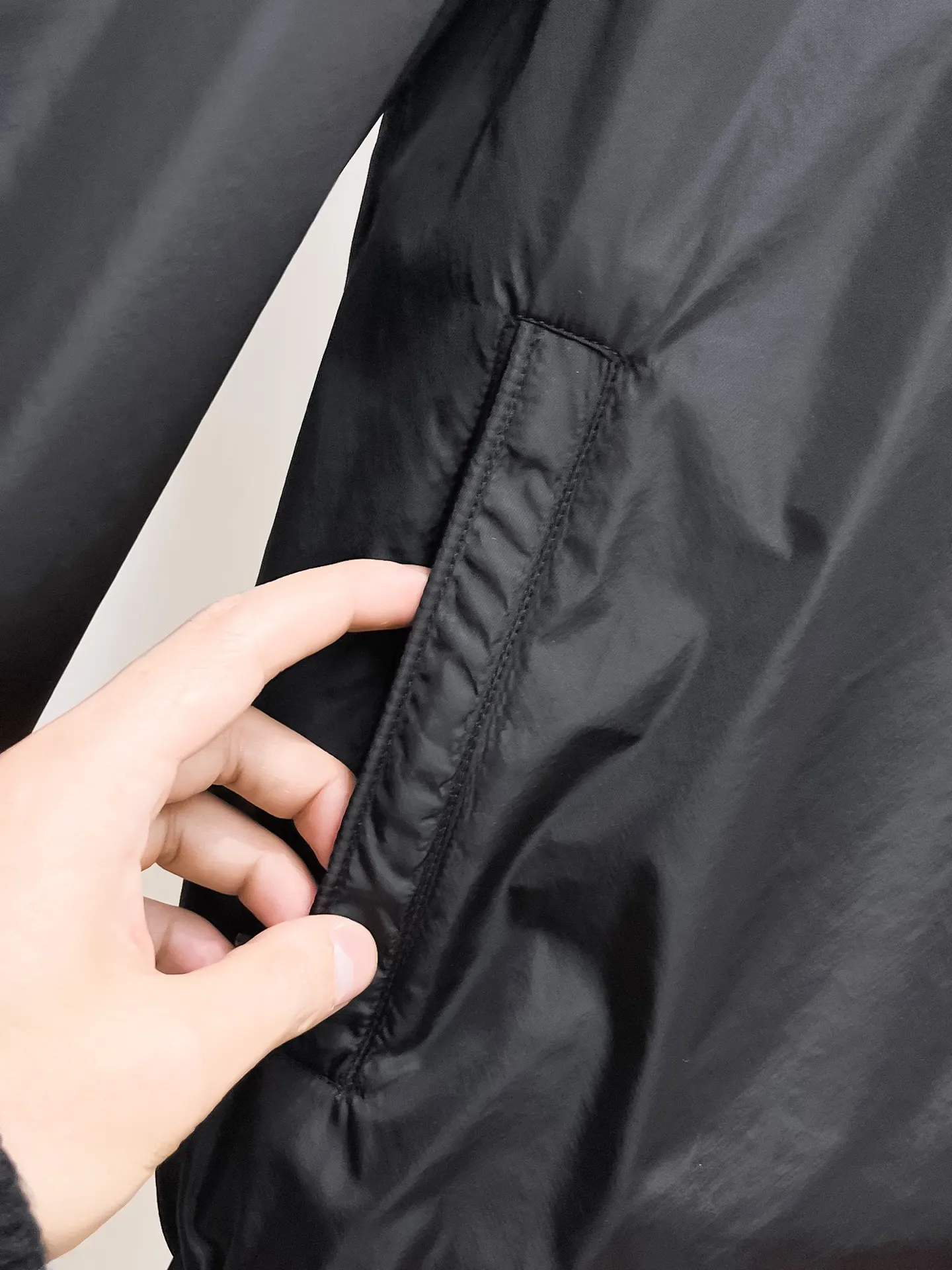 Logo-Patch Hooded Windbreaker Jacket D37014673 — view 10