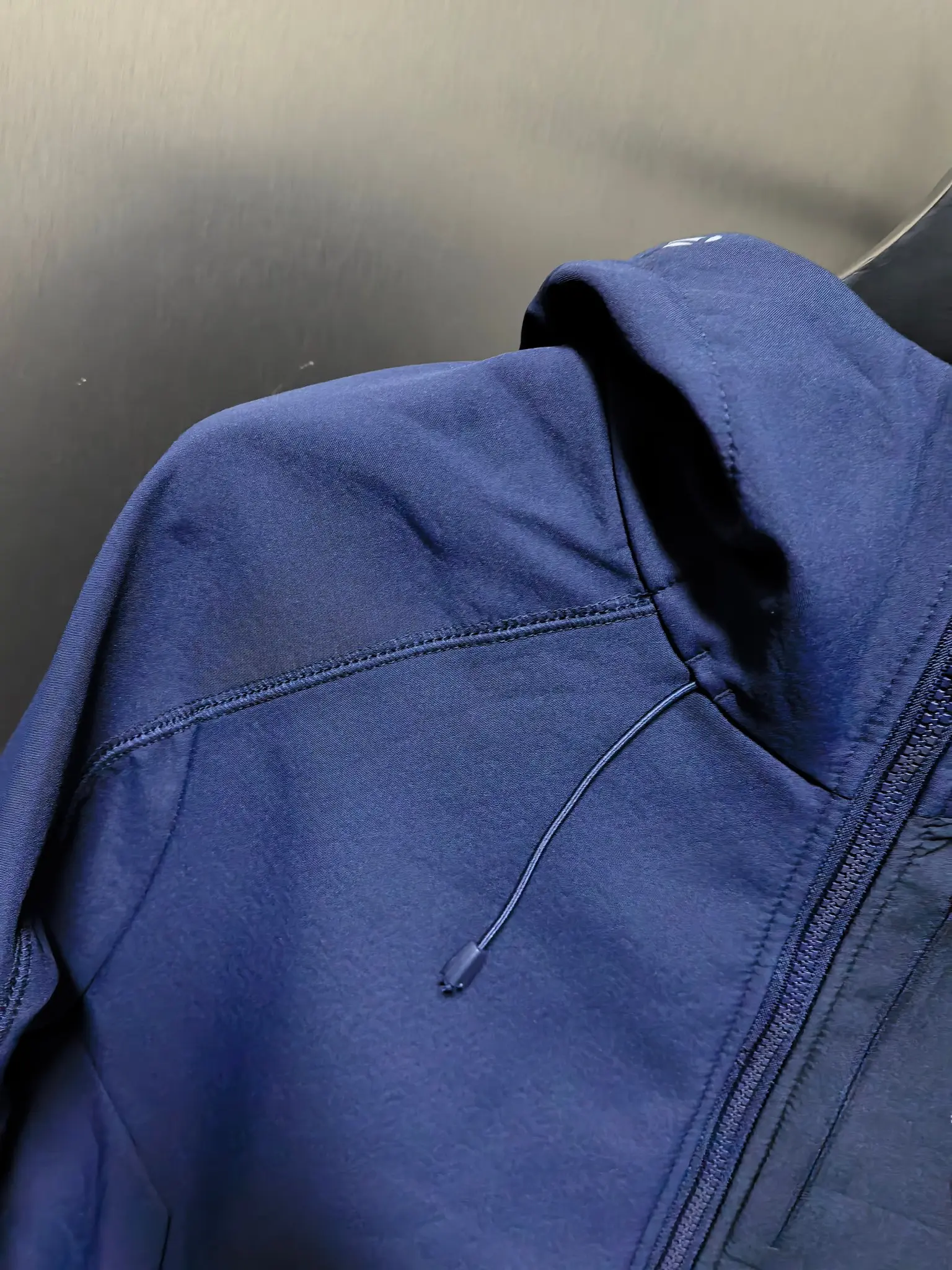 Logo-Print Hooded Softshell Jacket D37020798 — view 2