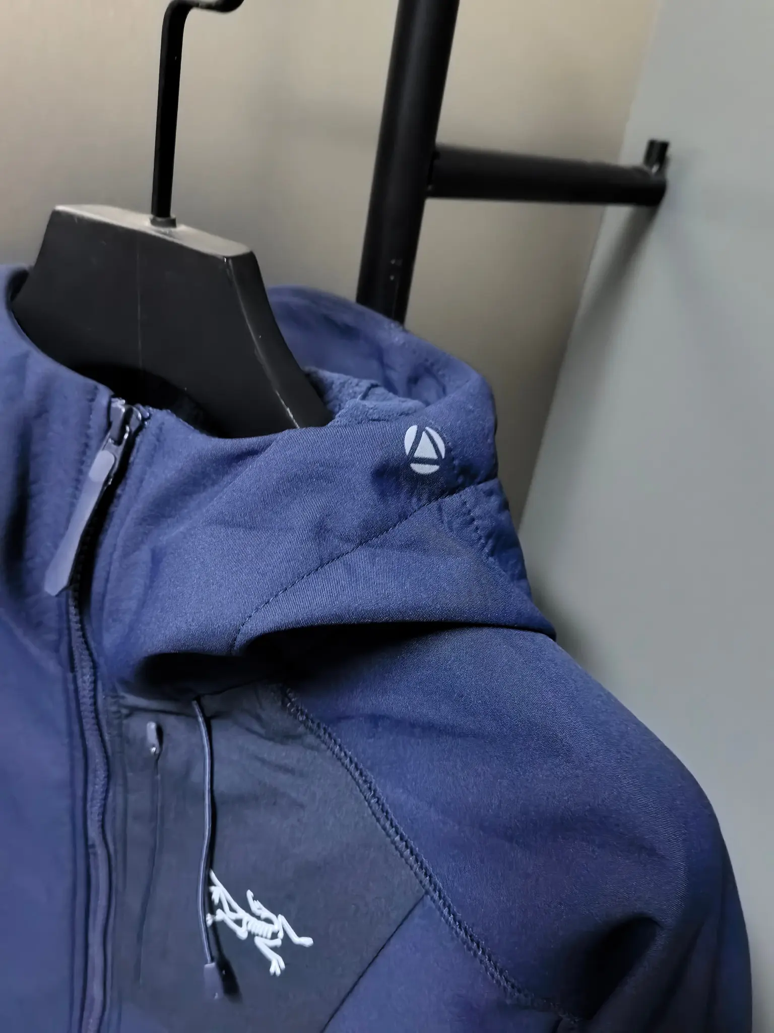 Logo-Print Hooded Softshell Jacket D37020798 — view 5