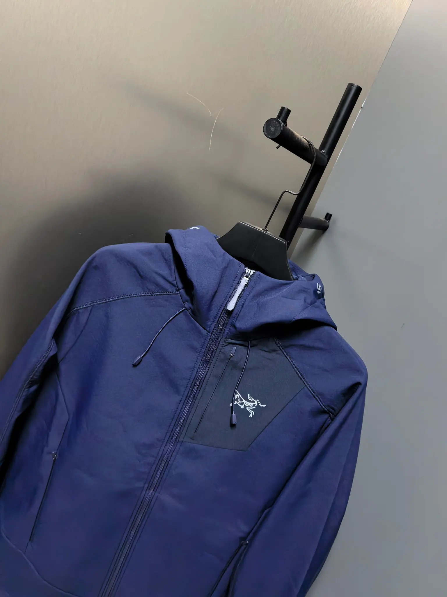 Logo-Print Hooded Softshell Jacket D37020798 — view 6