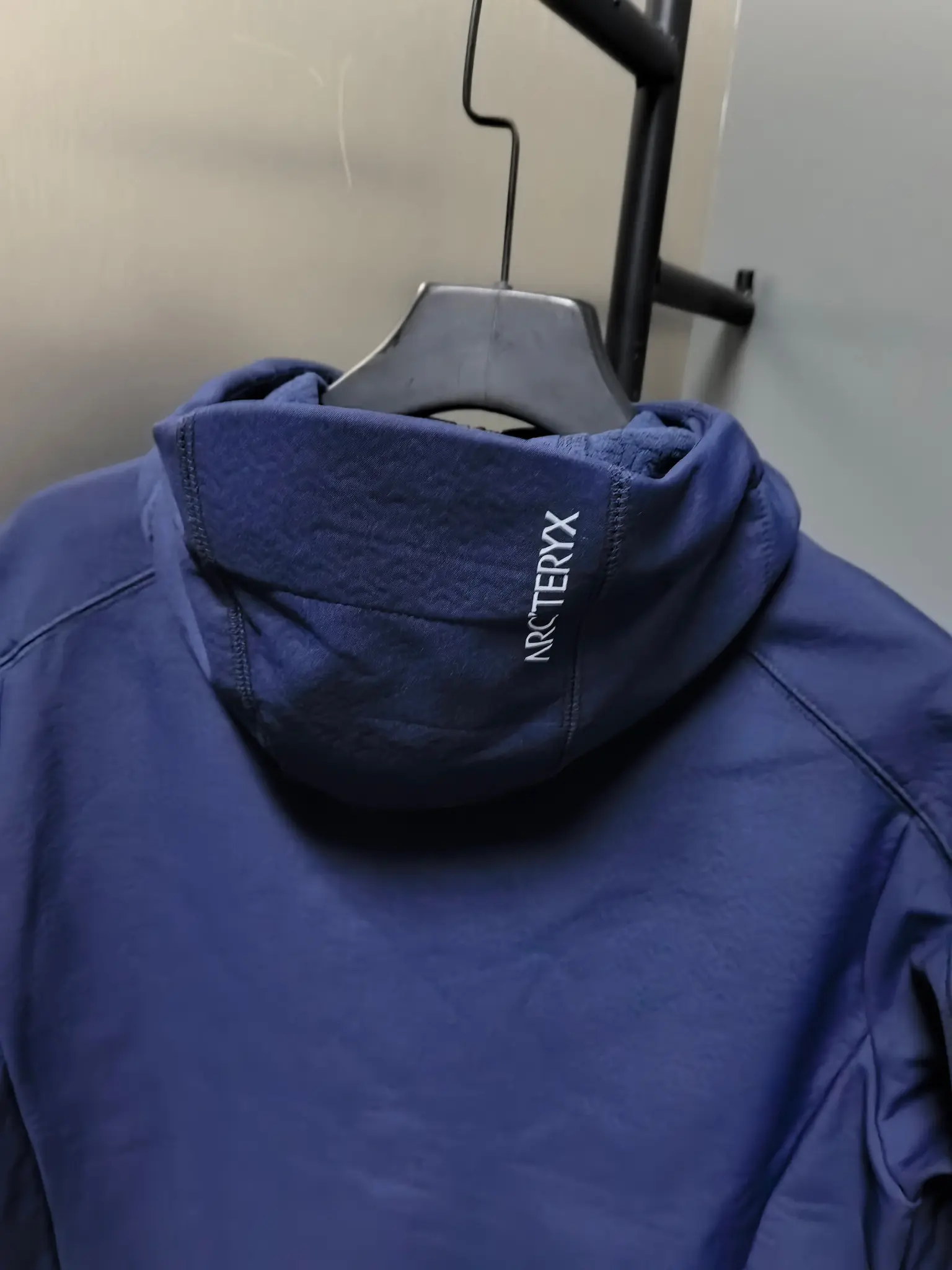 Logo-Print Hooded Softshell Jacket D37020798 — view 7