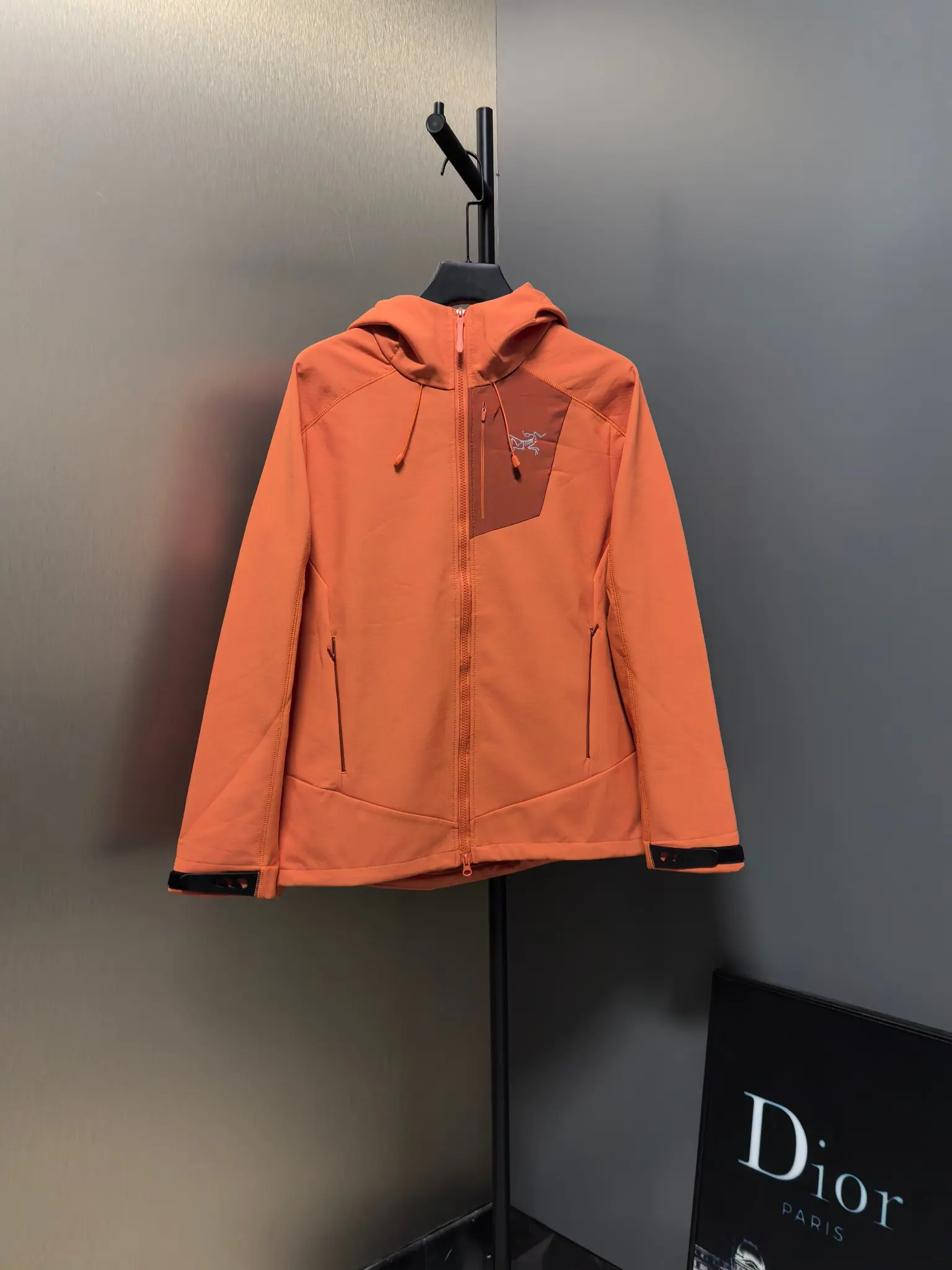 Hooded Softshell Performance Jacket D37020796
