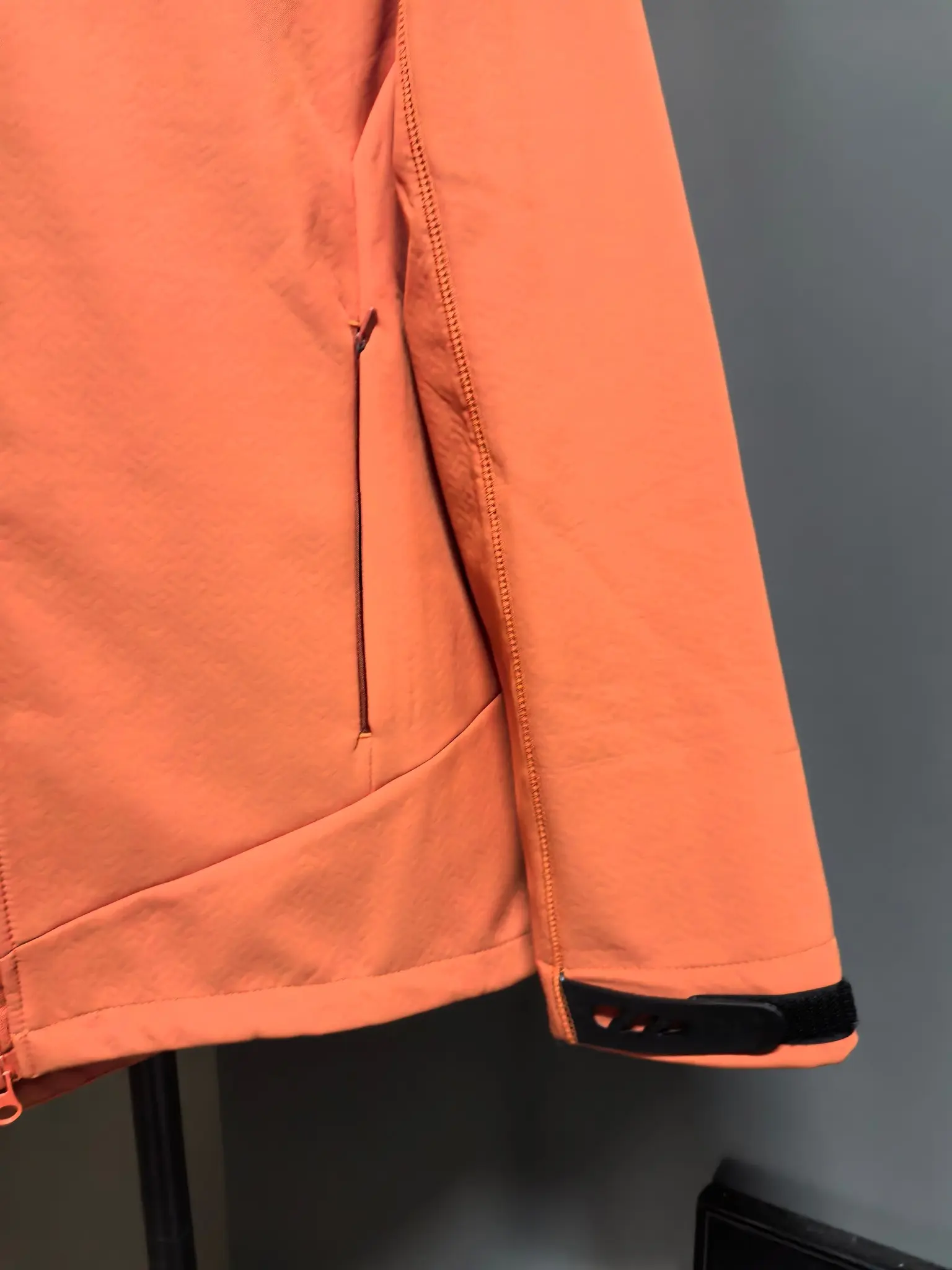 Hooded Softshell Performance Jacket D37020796 — view 5