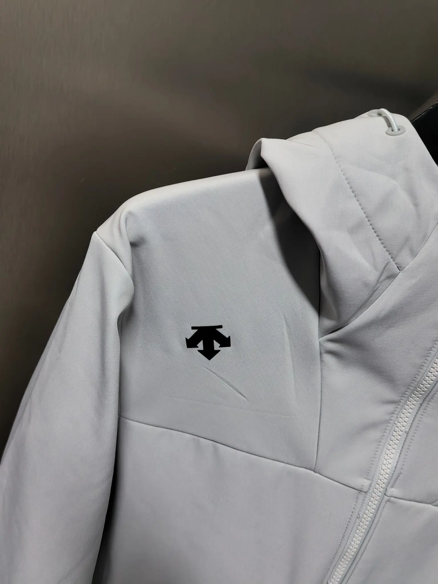 Hooded Softshell Performance Jacket D37020800 — view 2