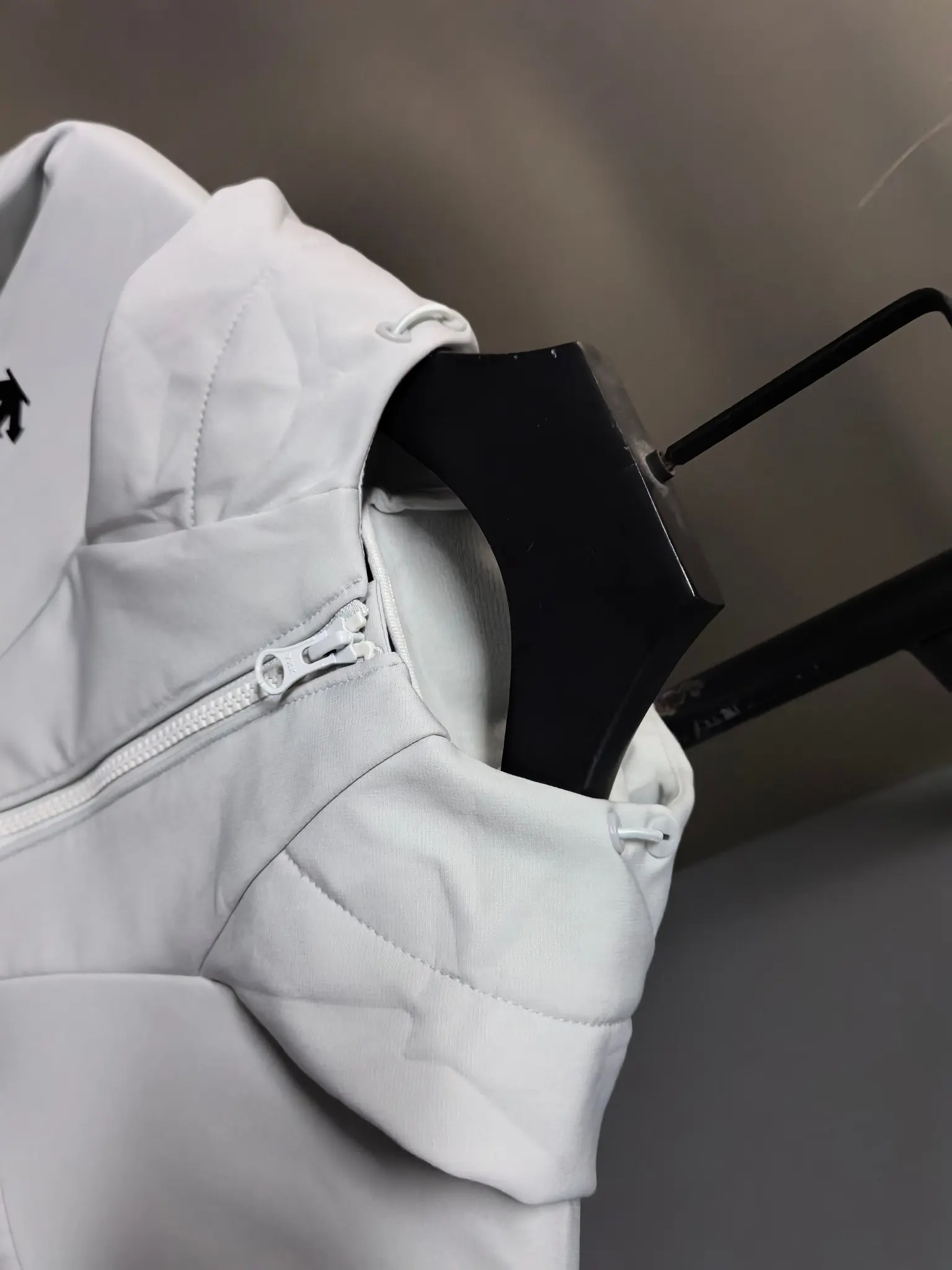 Hooded Softshell Performance Jacket D37020800 — view 4