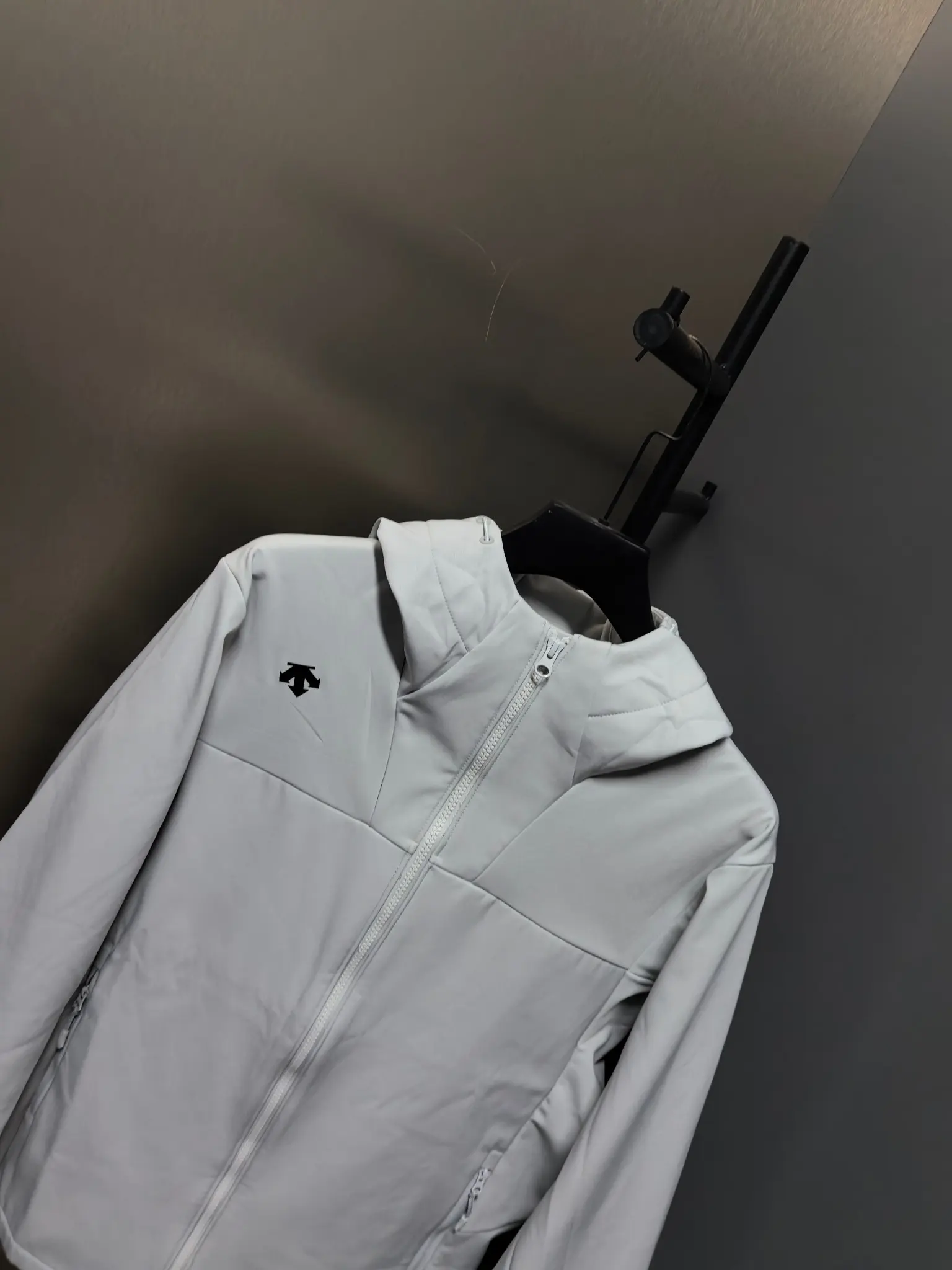 Hooded Softshell Performance Jacket D37020800 — view 6