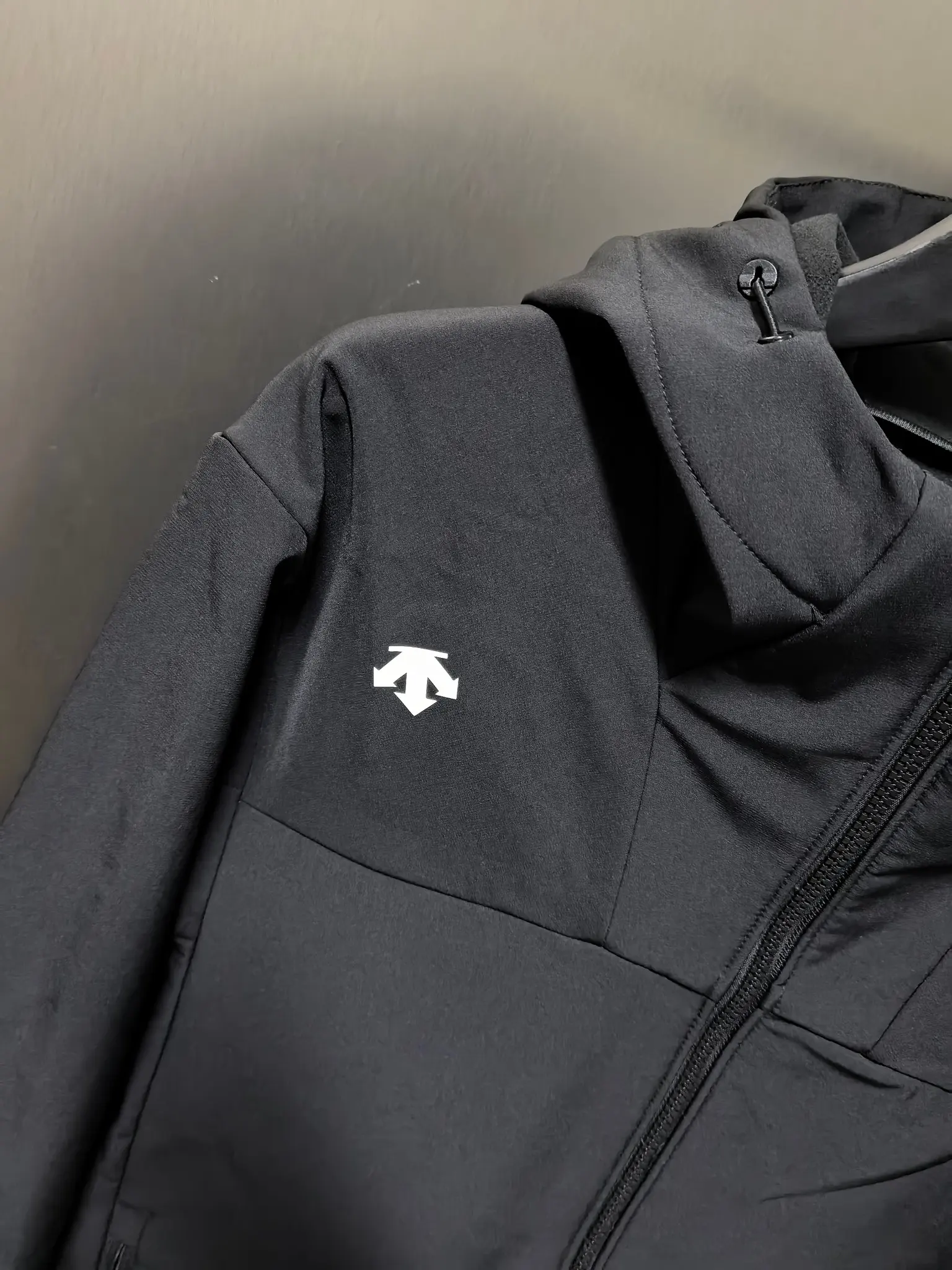 Men's Hooded Softshell Performance Jacket D37020802 — view 2