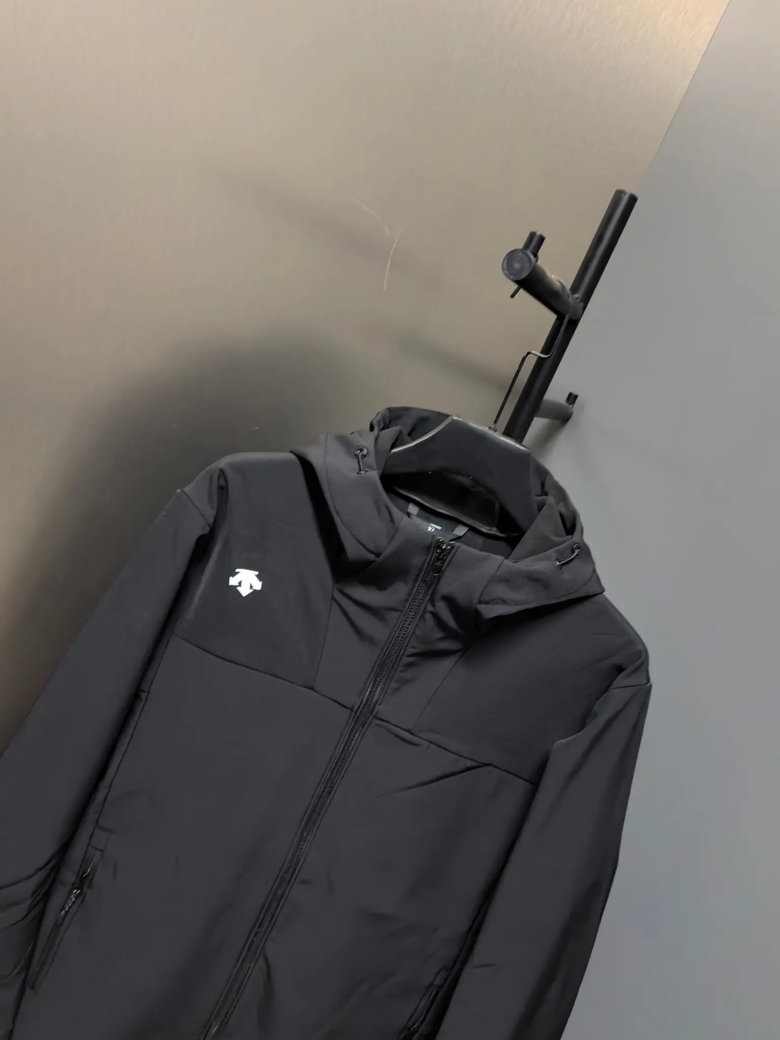 Men's Hooded Softshell Performance Jacket D37020802 — view 6