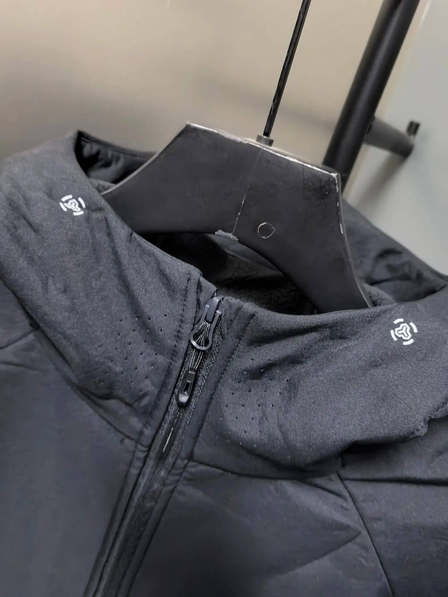 Hooded Softshell Performance Jacket D37020794 — view 3
