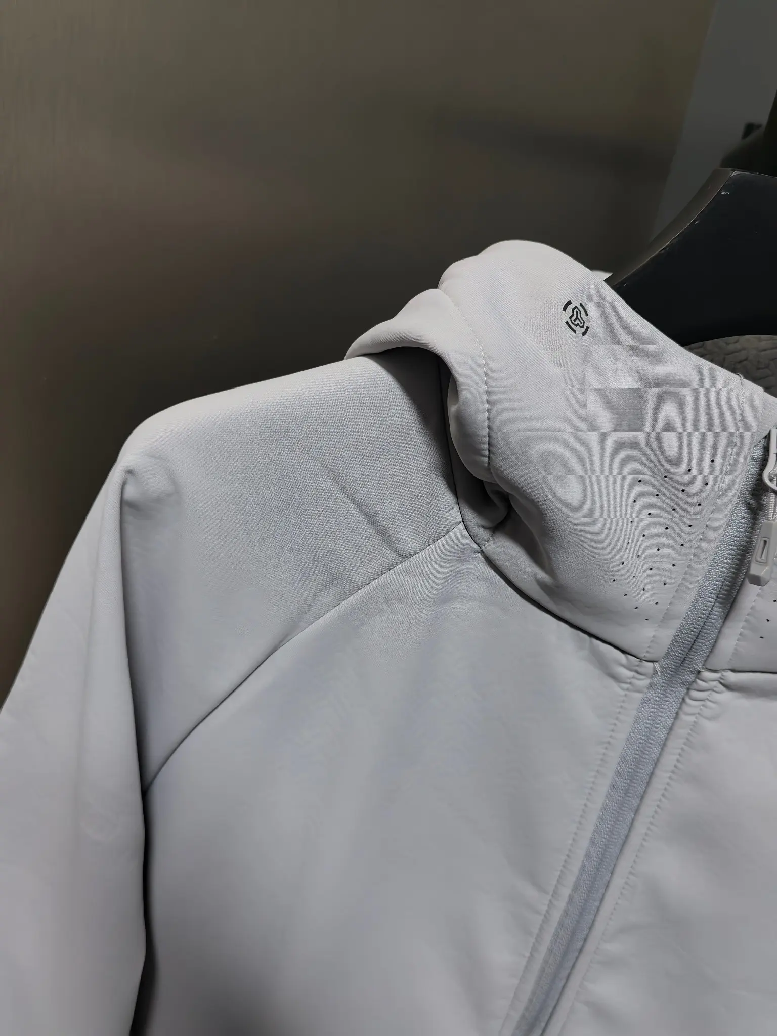 Men's Hooded Softshell Performance Jacket D37020795 — view 2
