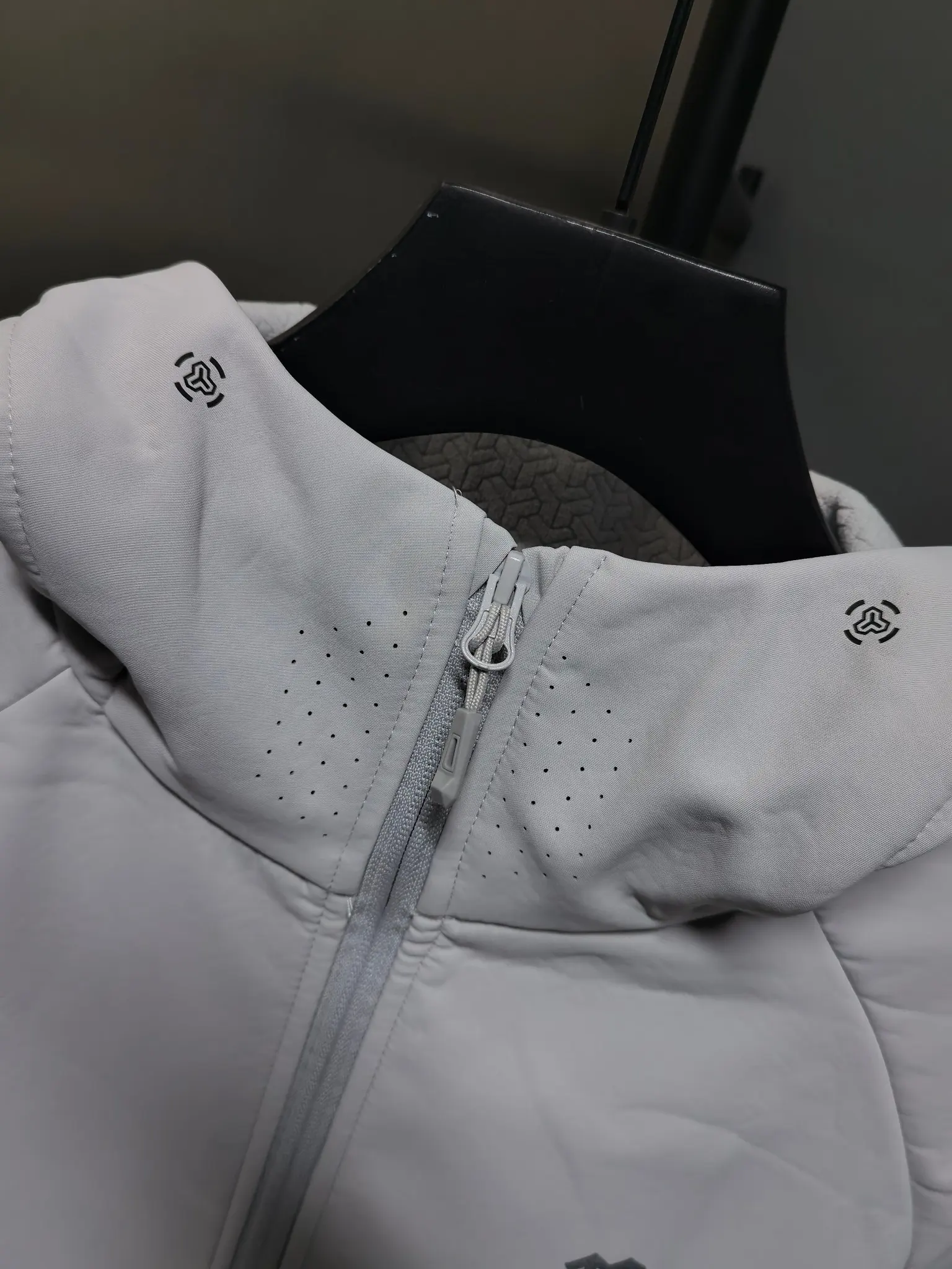 Men's Hooded Softshell Performance Jacket D37020795 — view 3