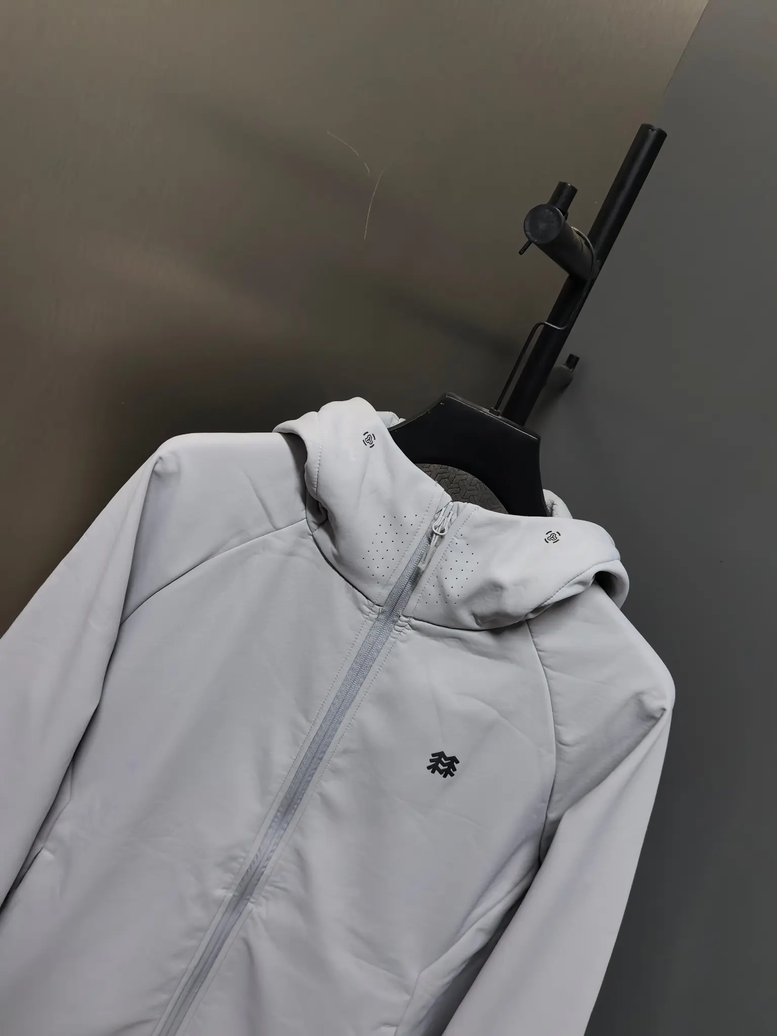 Men's Hooded Softshell Performance Jacket D37020795 — view 6