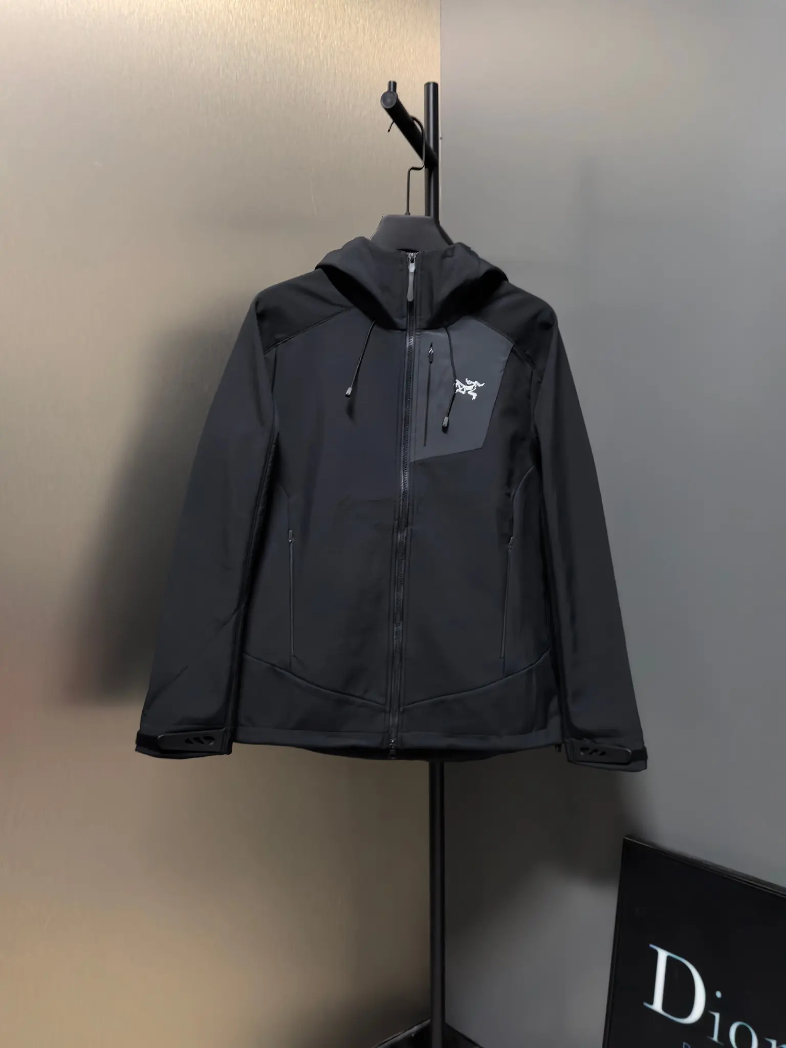 Hooded Softshell Performance Jacket D37020797