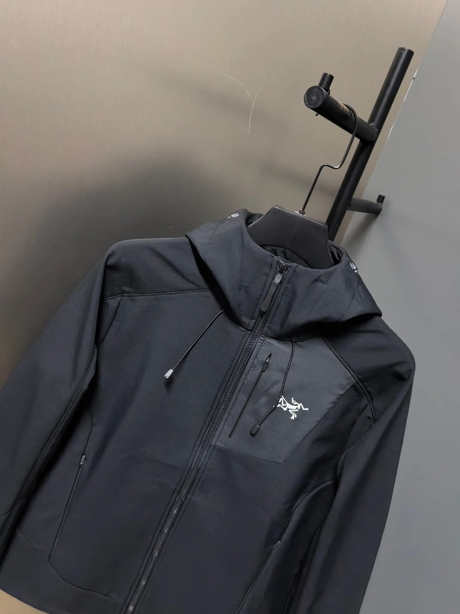 Hooded Softshell Performance Jacket D37020797 — view 6