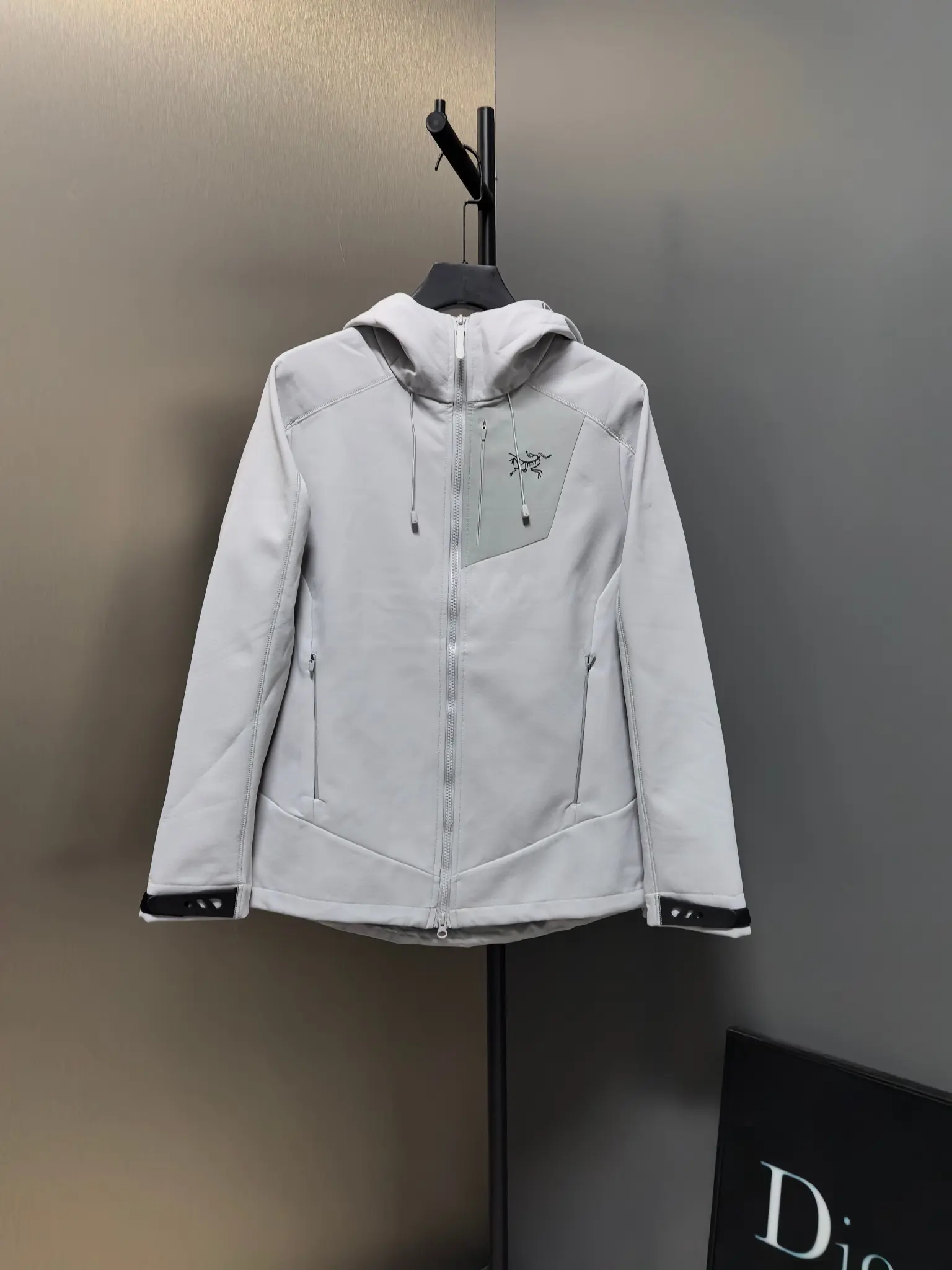 Hooded Softshell Performance Jacket D37020799