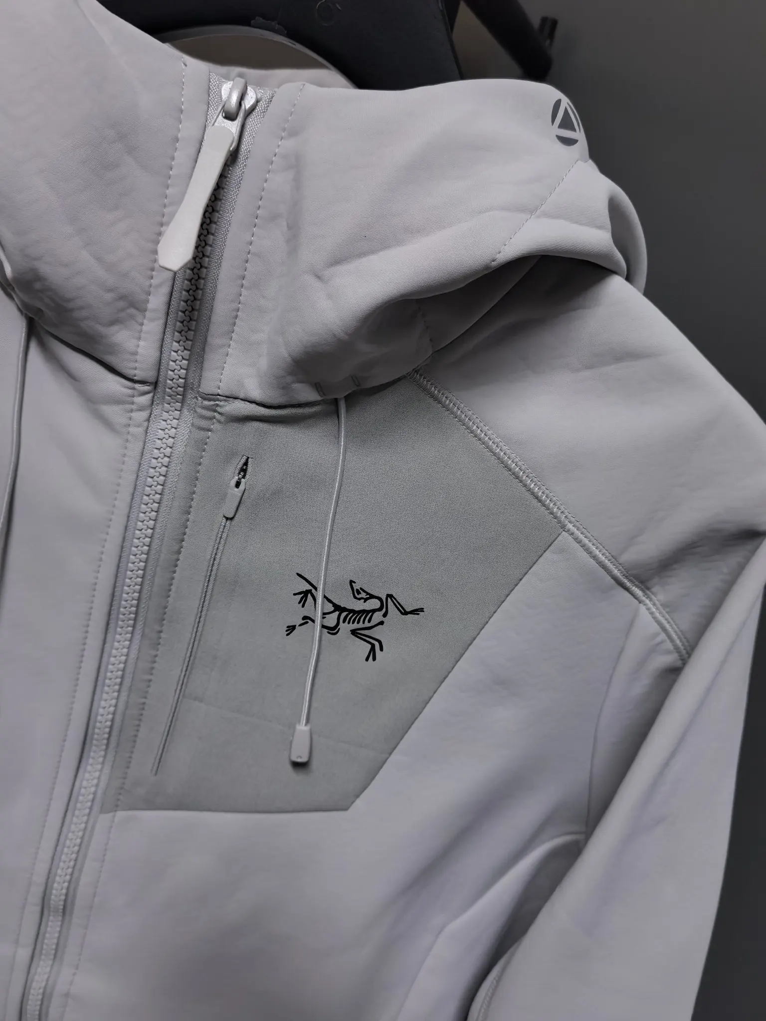 Hooded Softshell Performance Jacket D37020799 — view 3