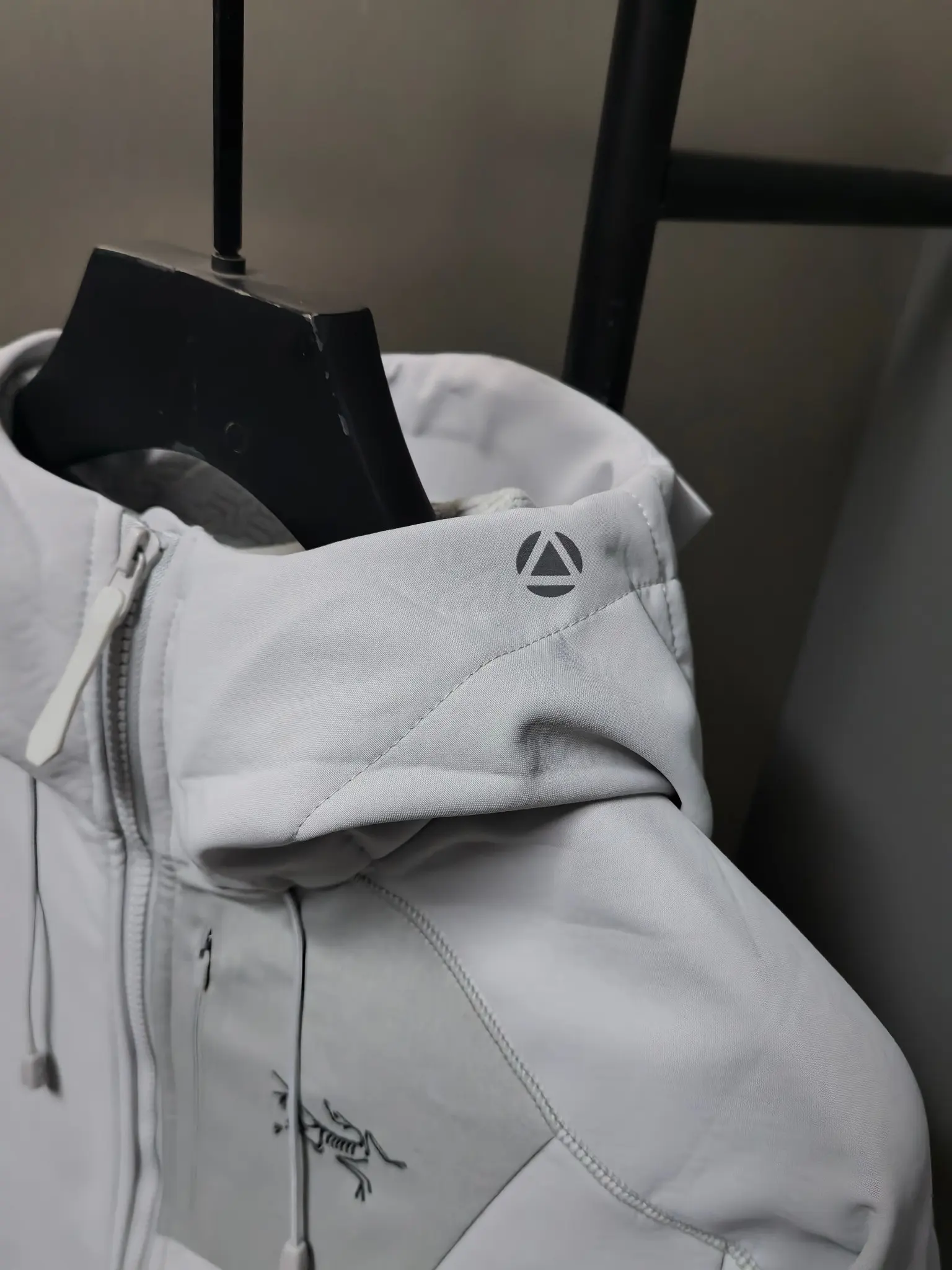 Hooded Softshell Performance Jacket D37020799 — view 5