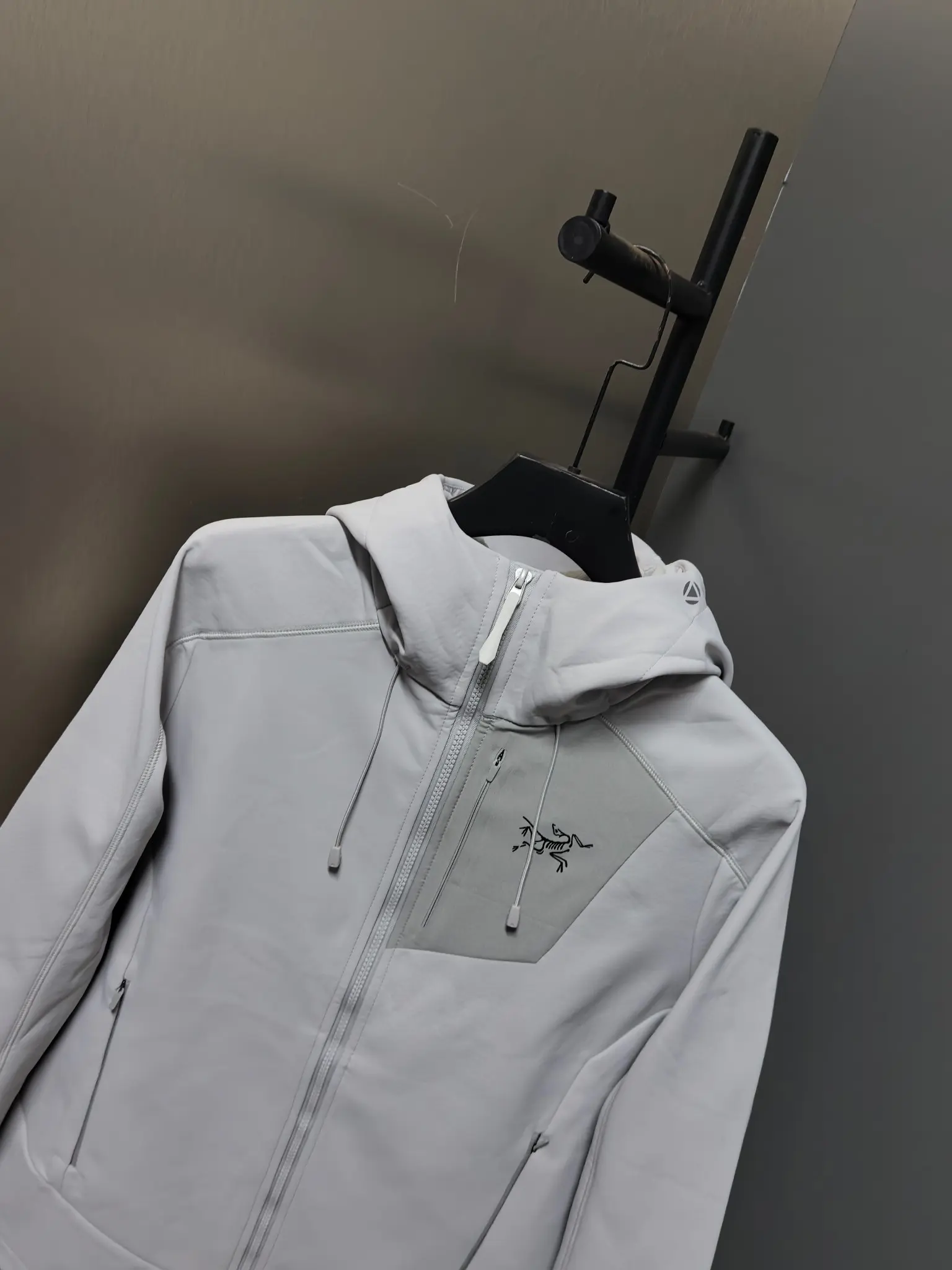 Hooded Softshell Performance Jacket D37020799 — view 6