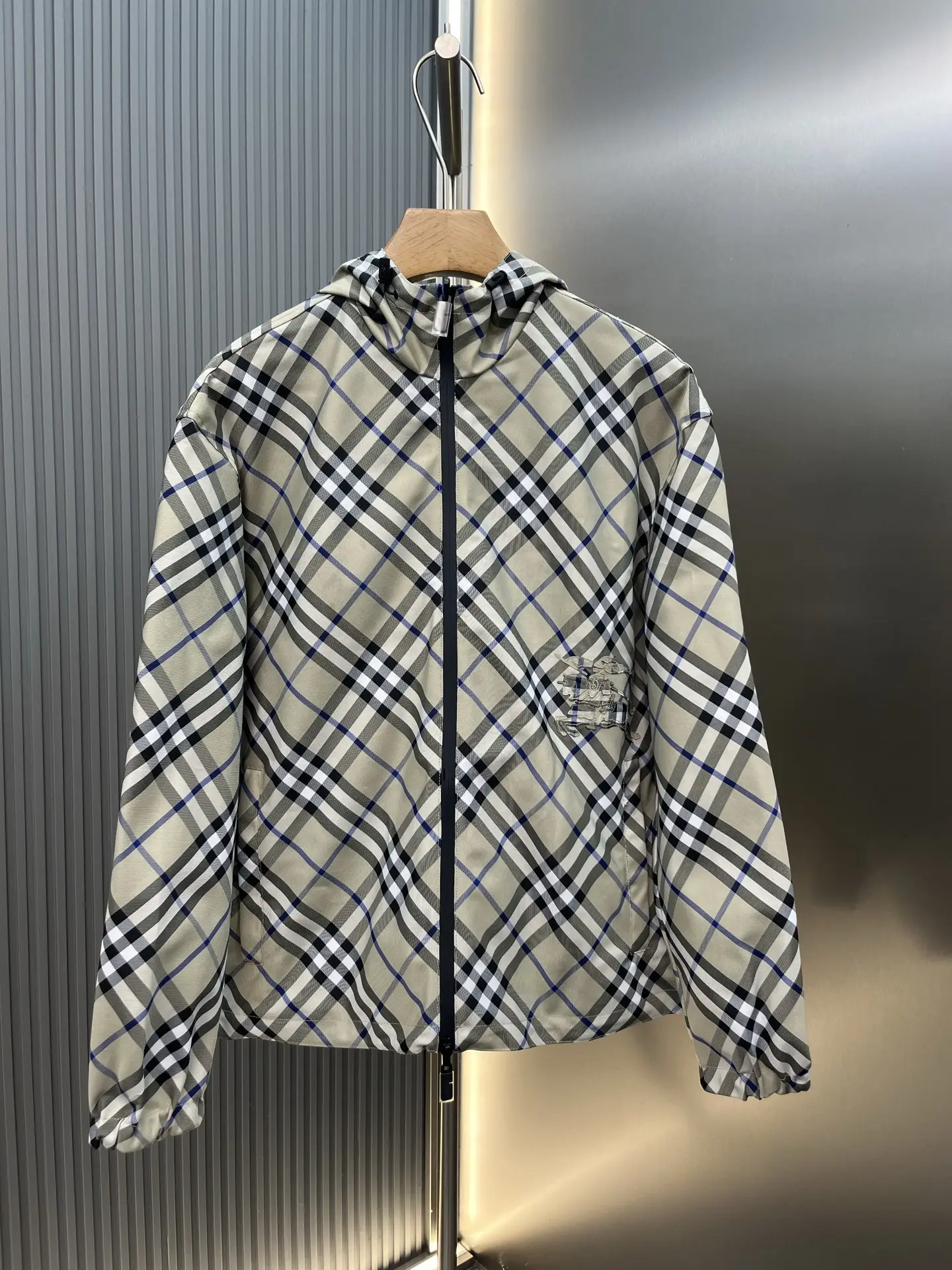 Reversible Check Hooded Jacket D37019126 — view 2