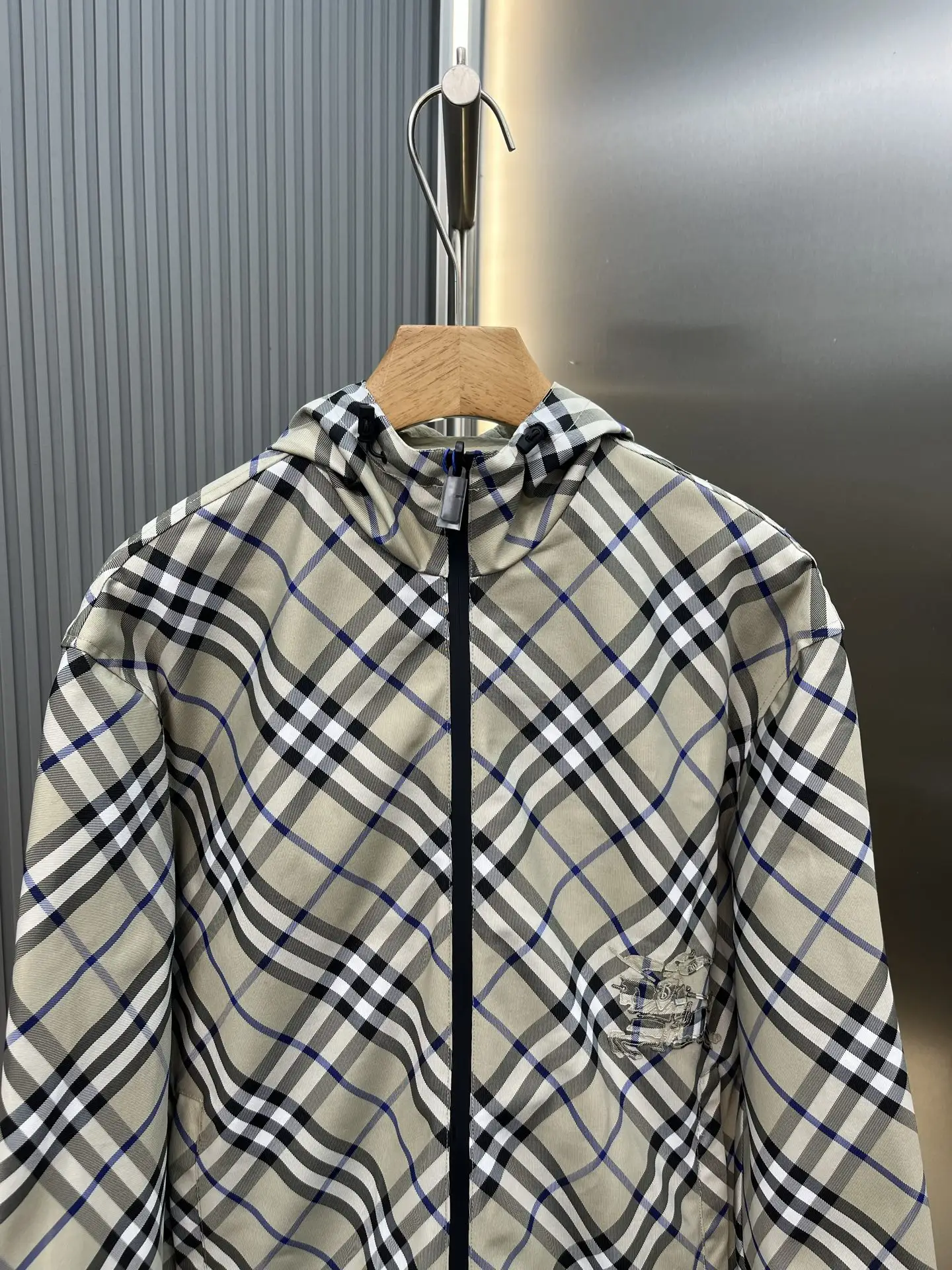 Reversible Check Hooded Jacket D37019126 — view 3