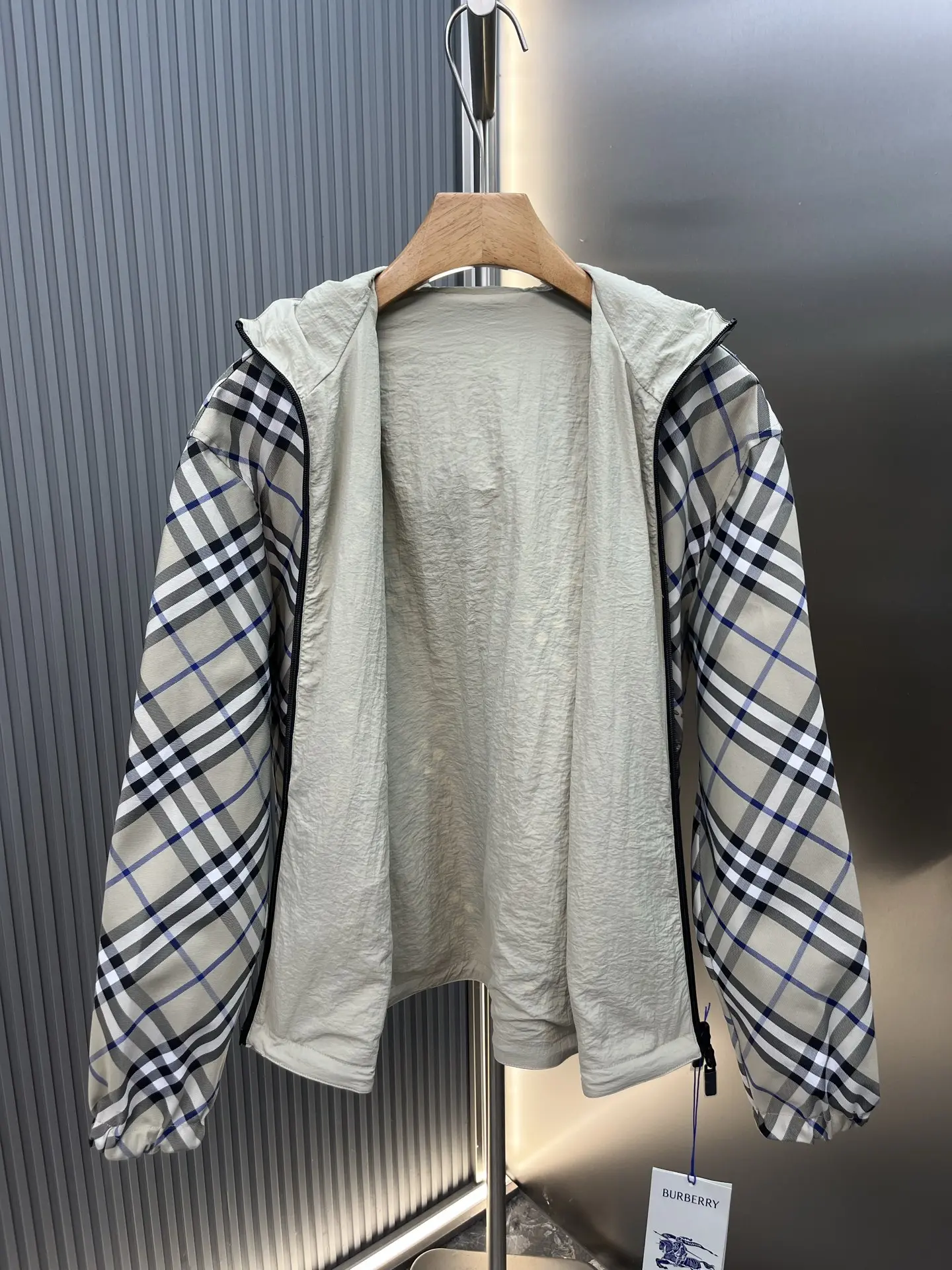 Reversible Check Hooded Jacket D37019126 — view 6