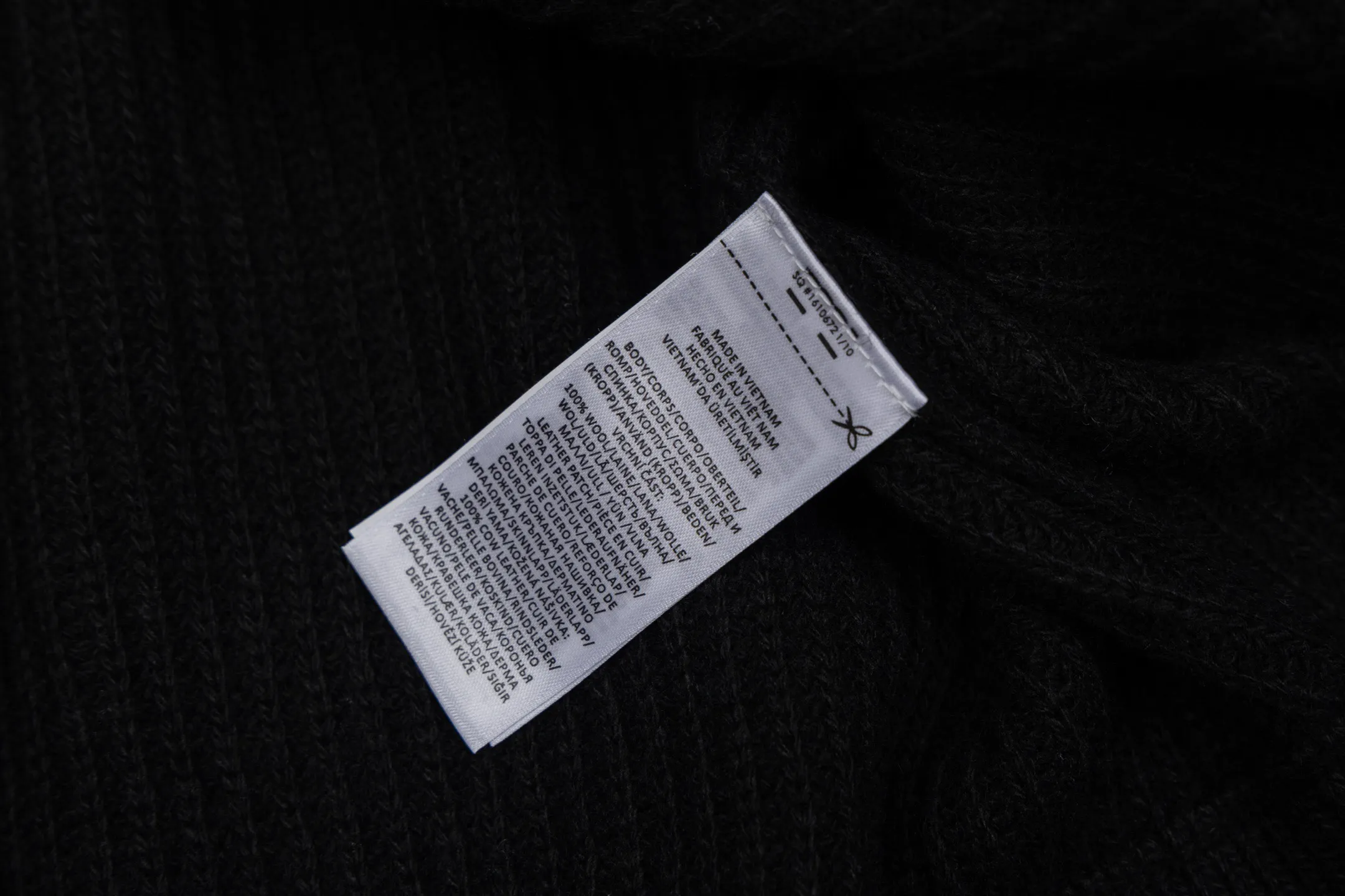 Ribbed Wool Mock-Neck Cardigan D37021165 — view 9