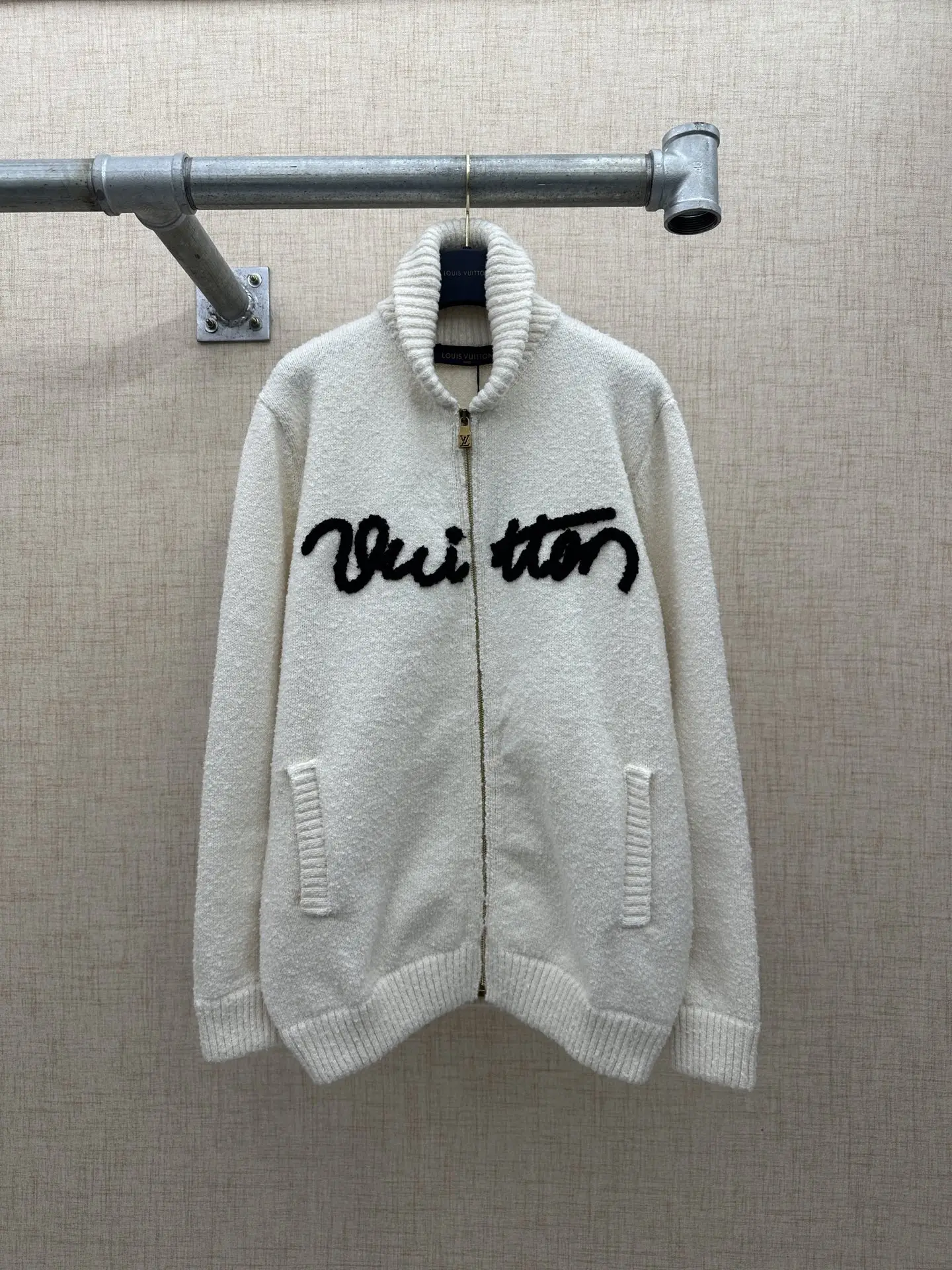 Script Logo Bouclé Wool Zip-Up Cardigan D37021345
