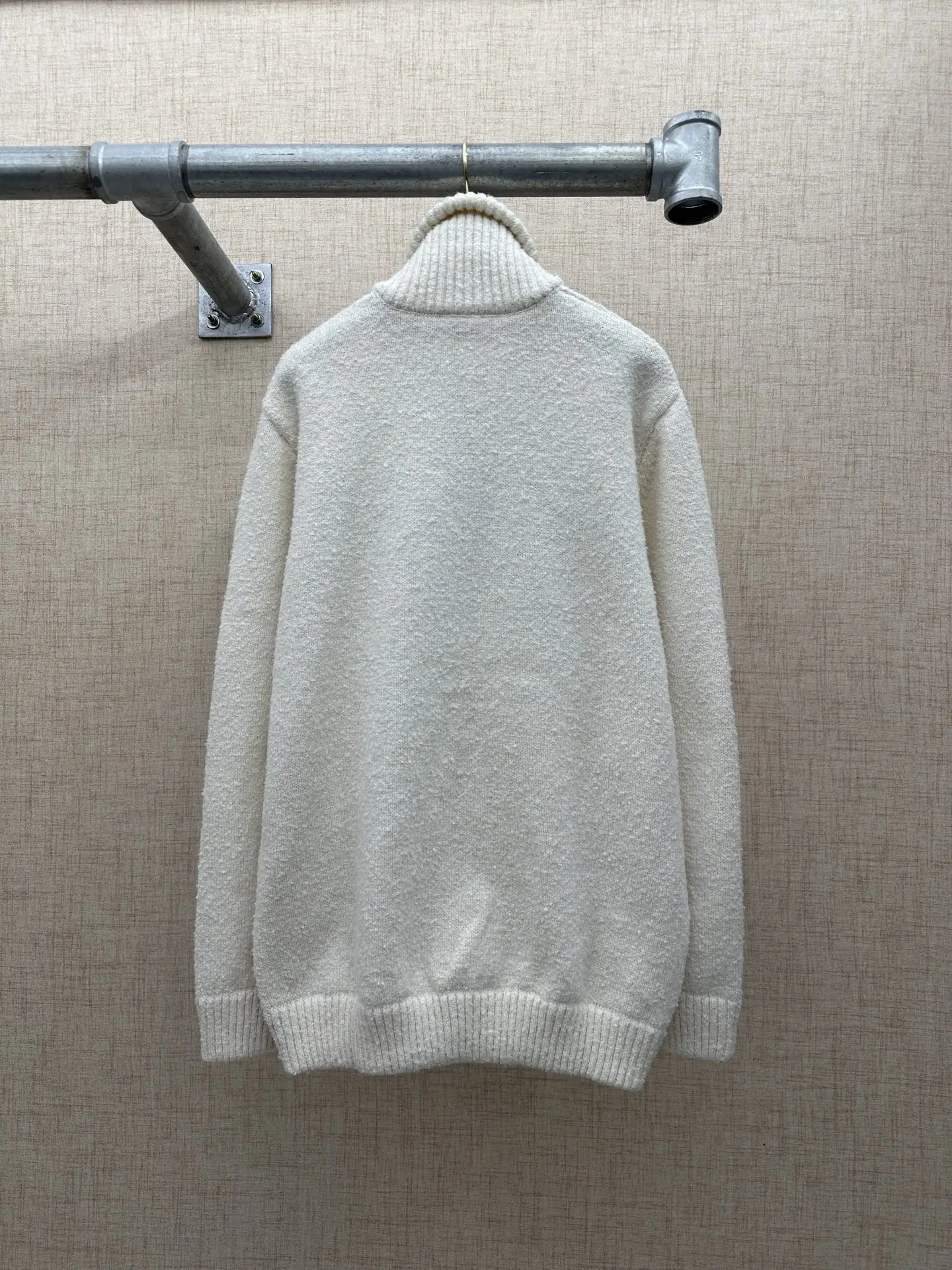 Script Logo Bouclé Wool Zip-Up Cardigan D37021345 — view 2